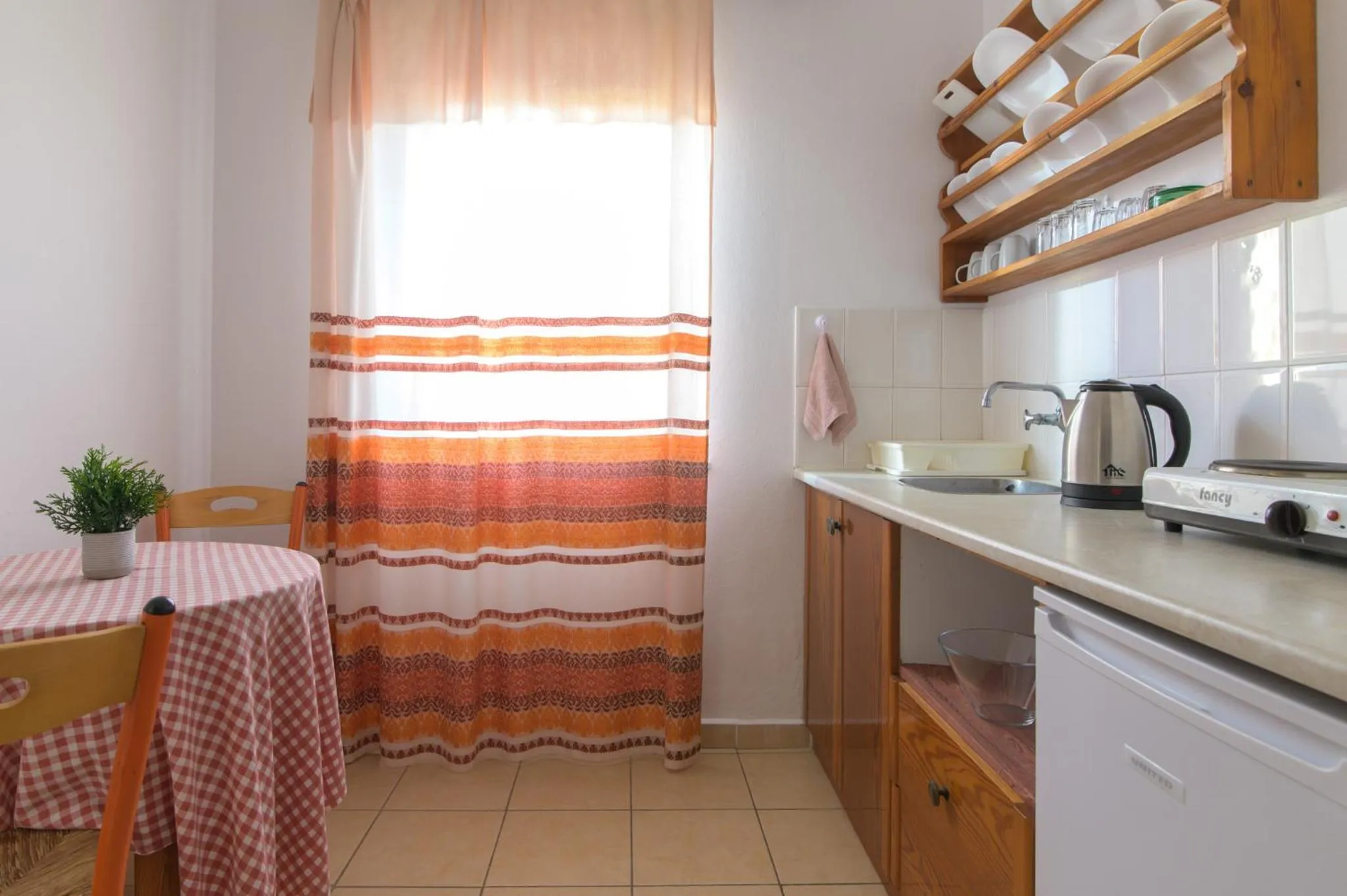 Coffee/tea facilities in Haris Apartments