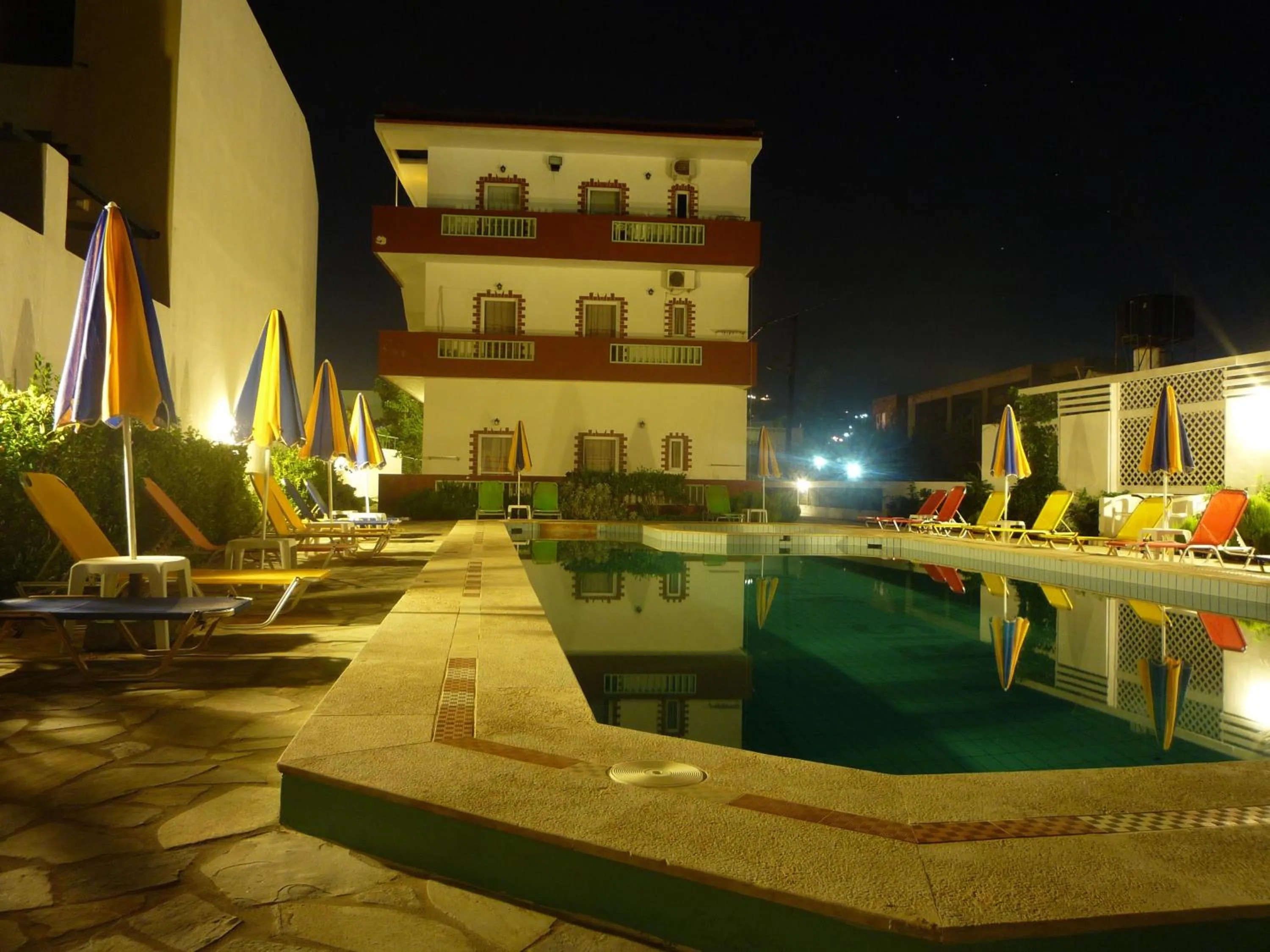 Facade/entrance in Haris Apartments