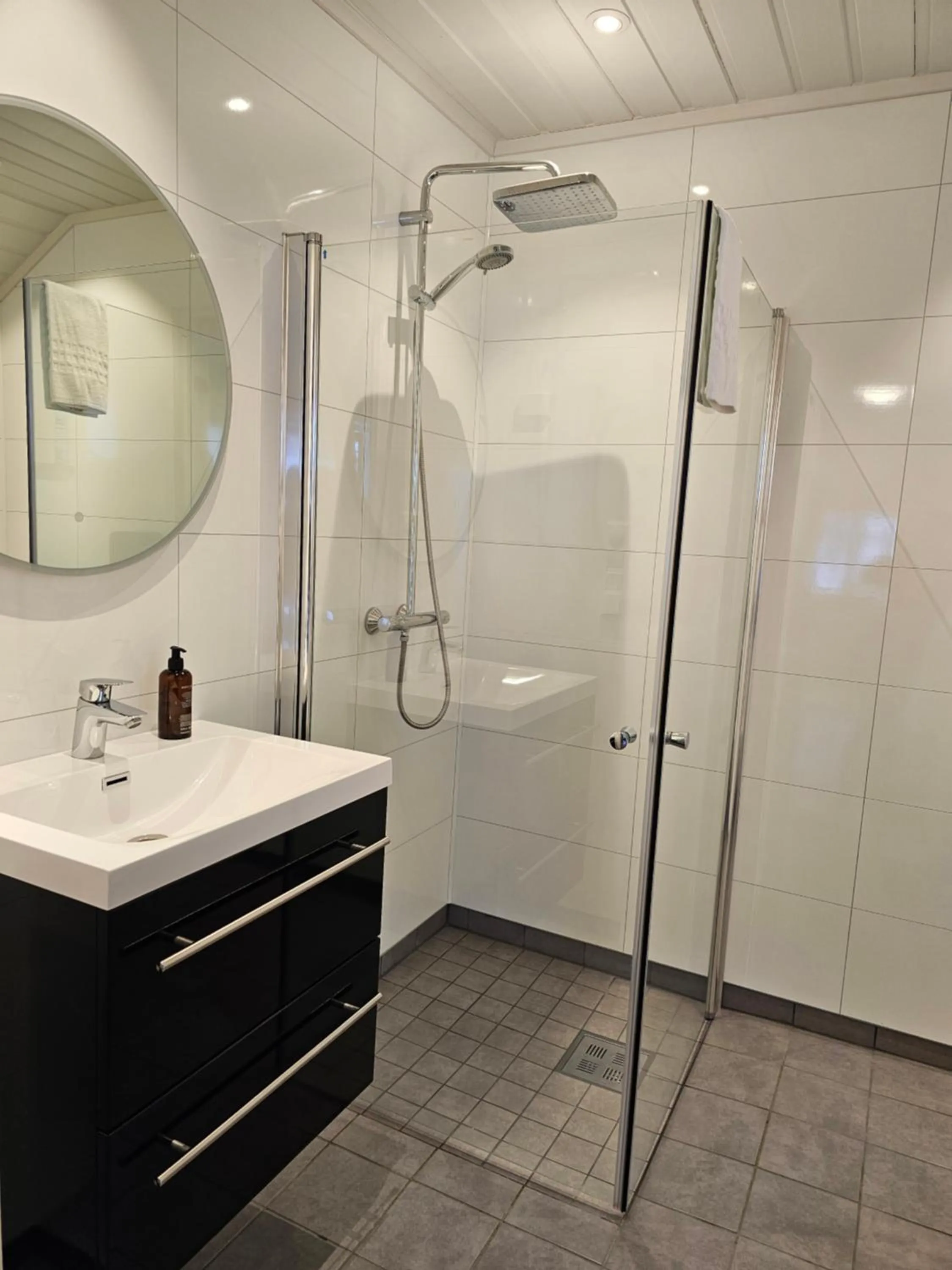Shower in Å Rorbuer - by Classic Norway Hotels