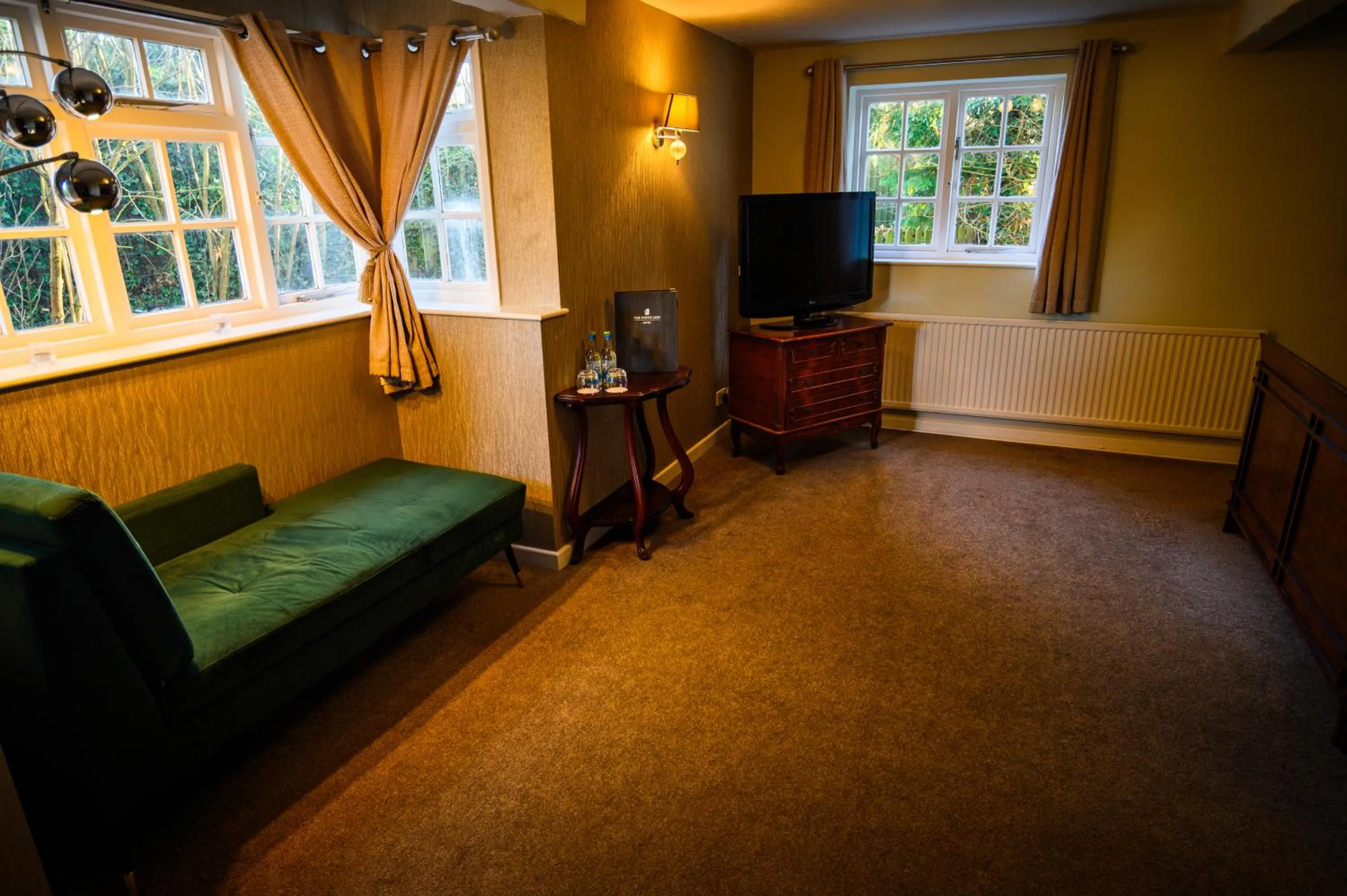 Bedroom in White Lion Hotel