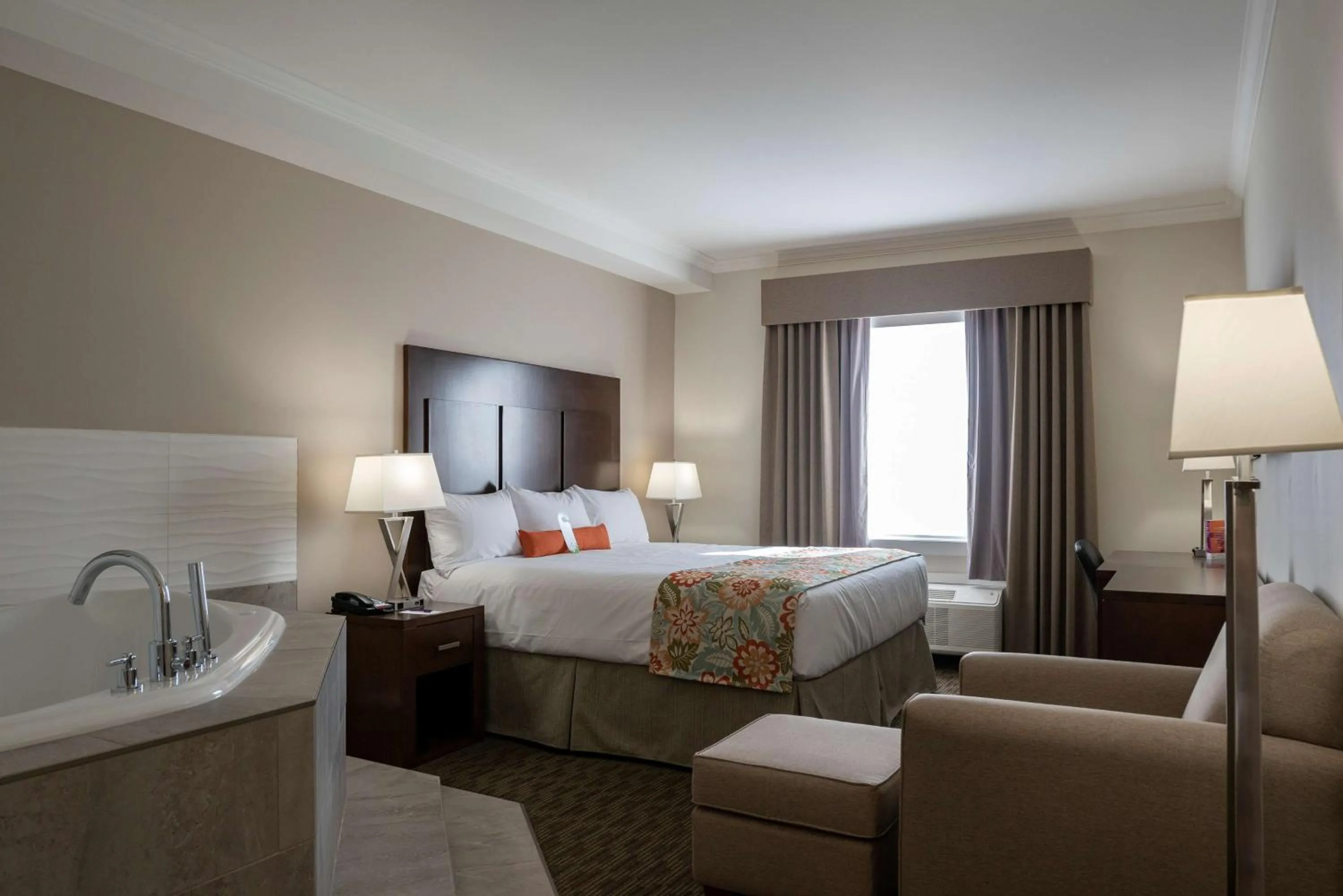 Bedroom, Bed in Coast Oliver Hotel