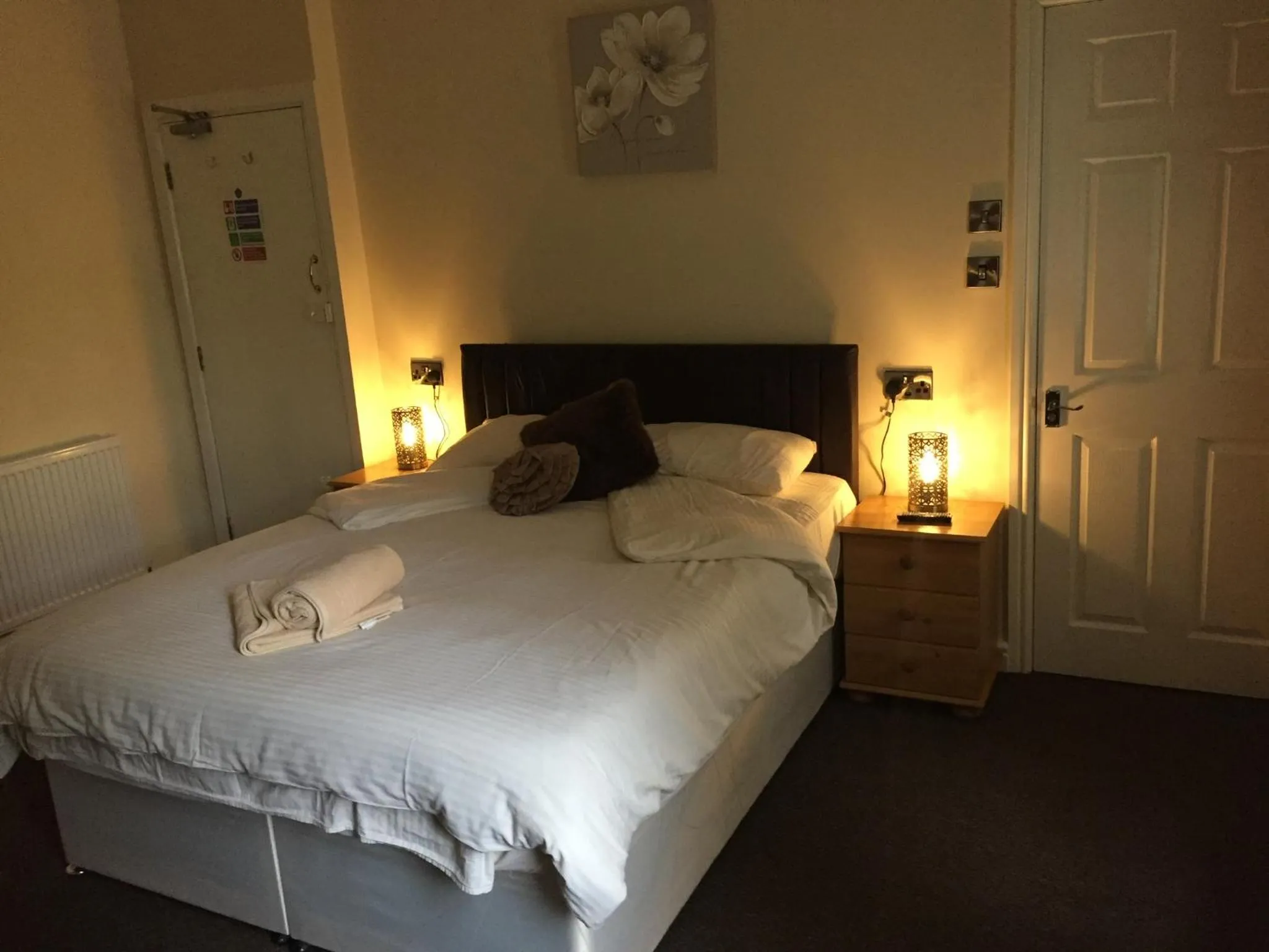 Bed in Lexham Hotel