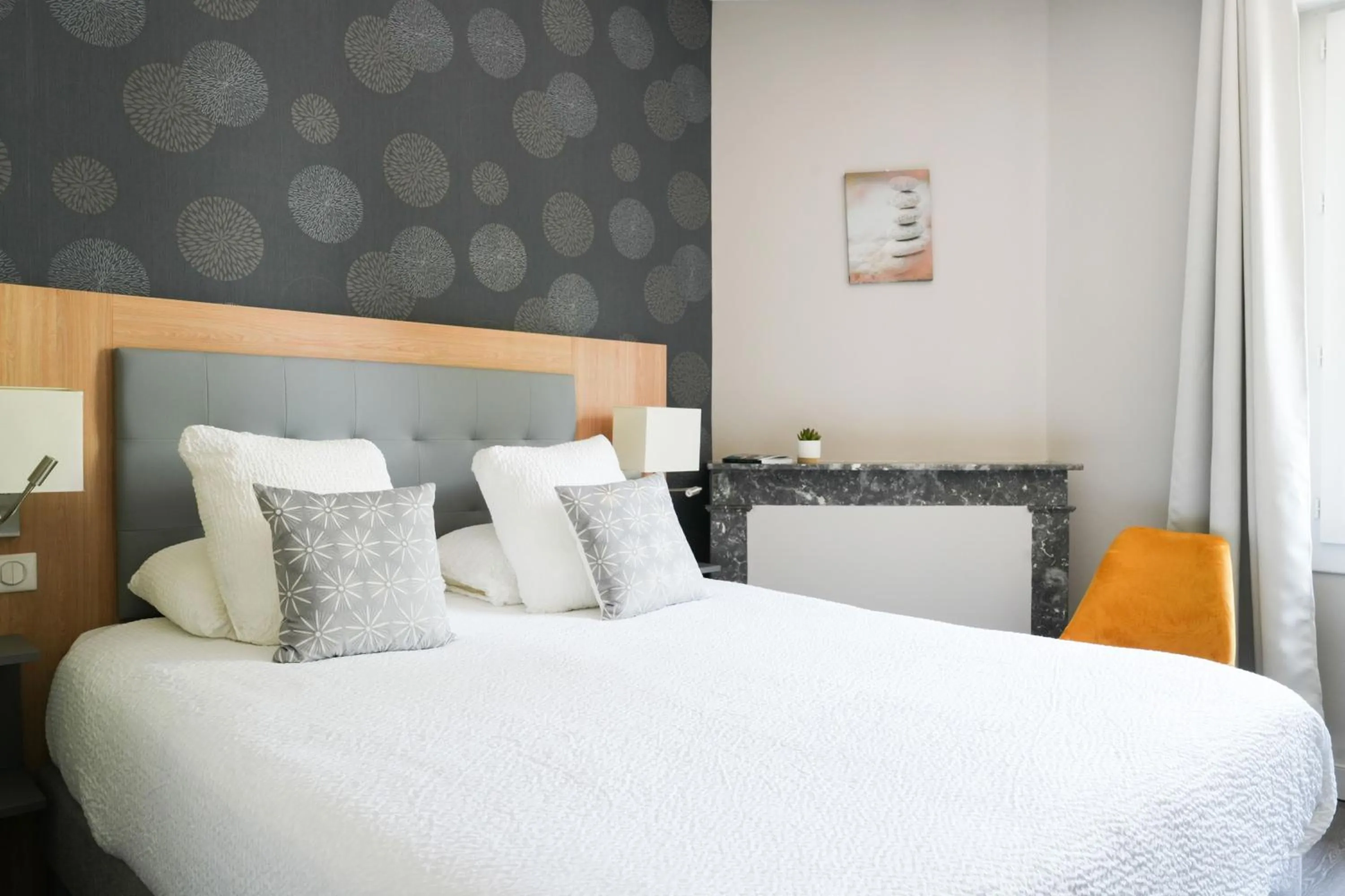 Bed in Logis Hôtel l'Amandier