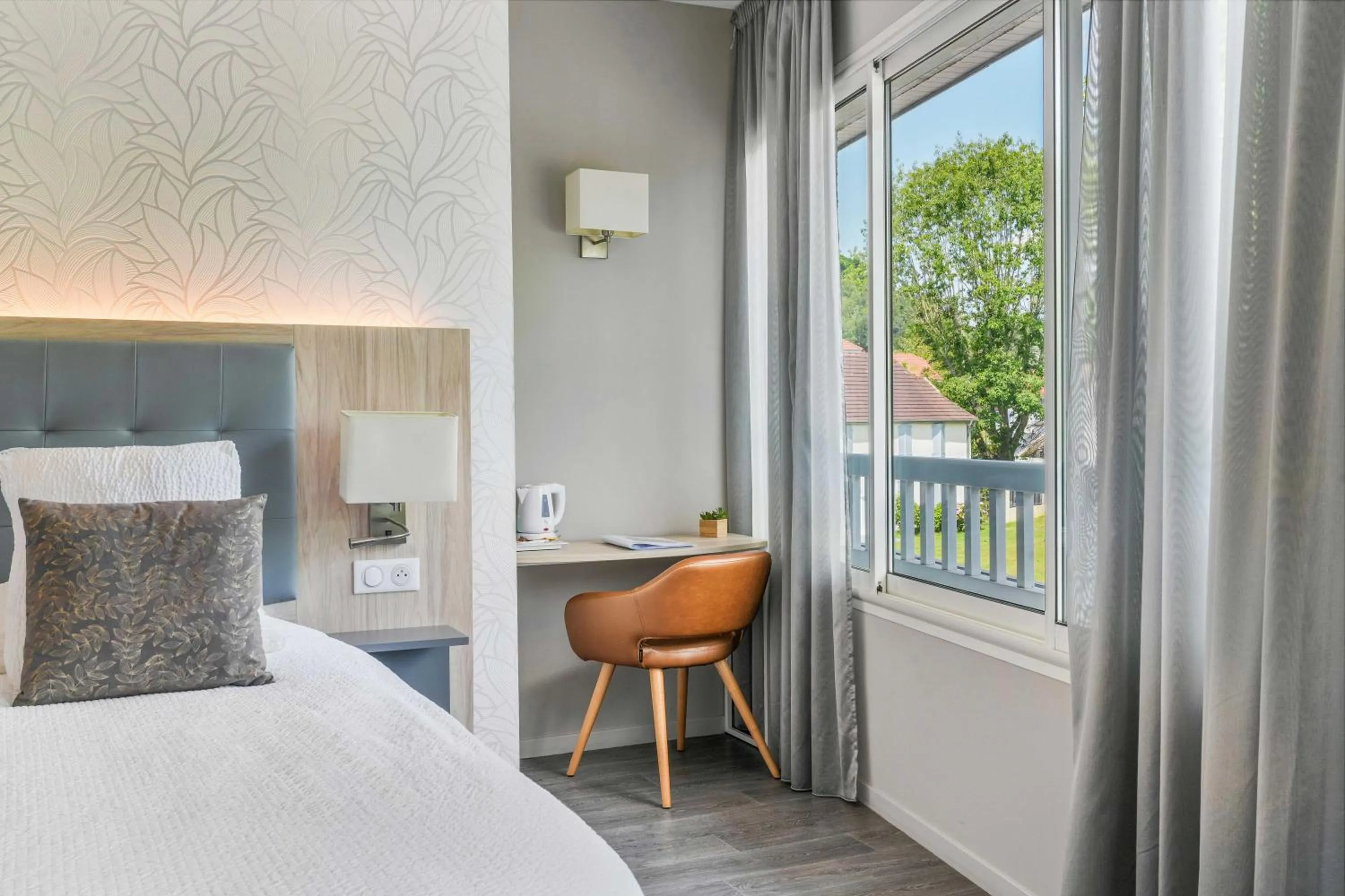 Bed in Logis Hôtel l'Amandier