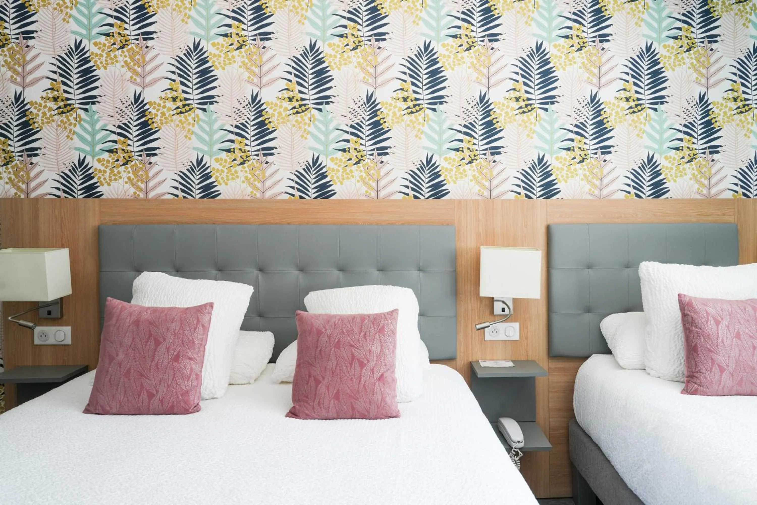 Bed in Logis Hôtel l'Amandier