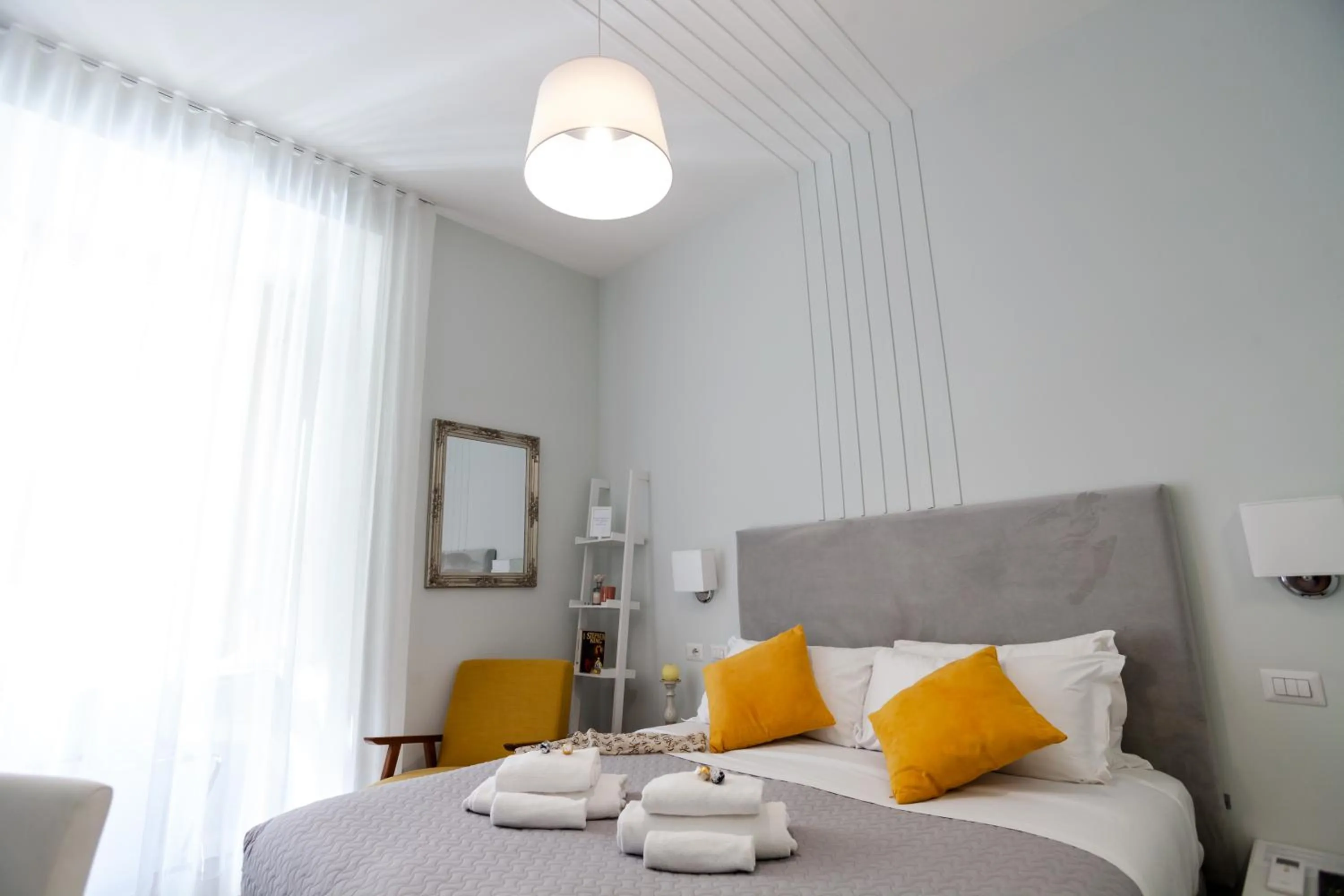 Photo of the whole room, Bed in Eighty Four Rooms