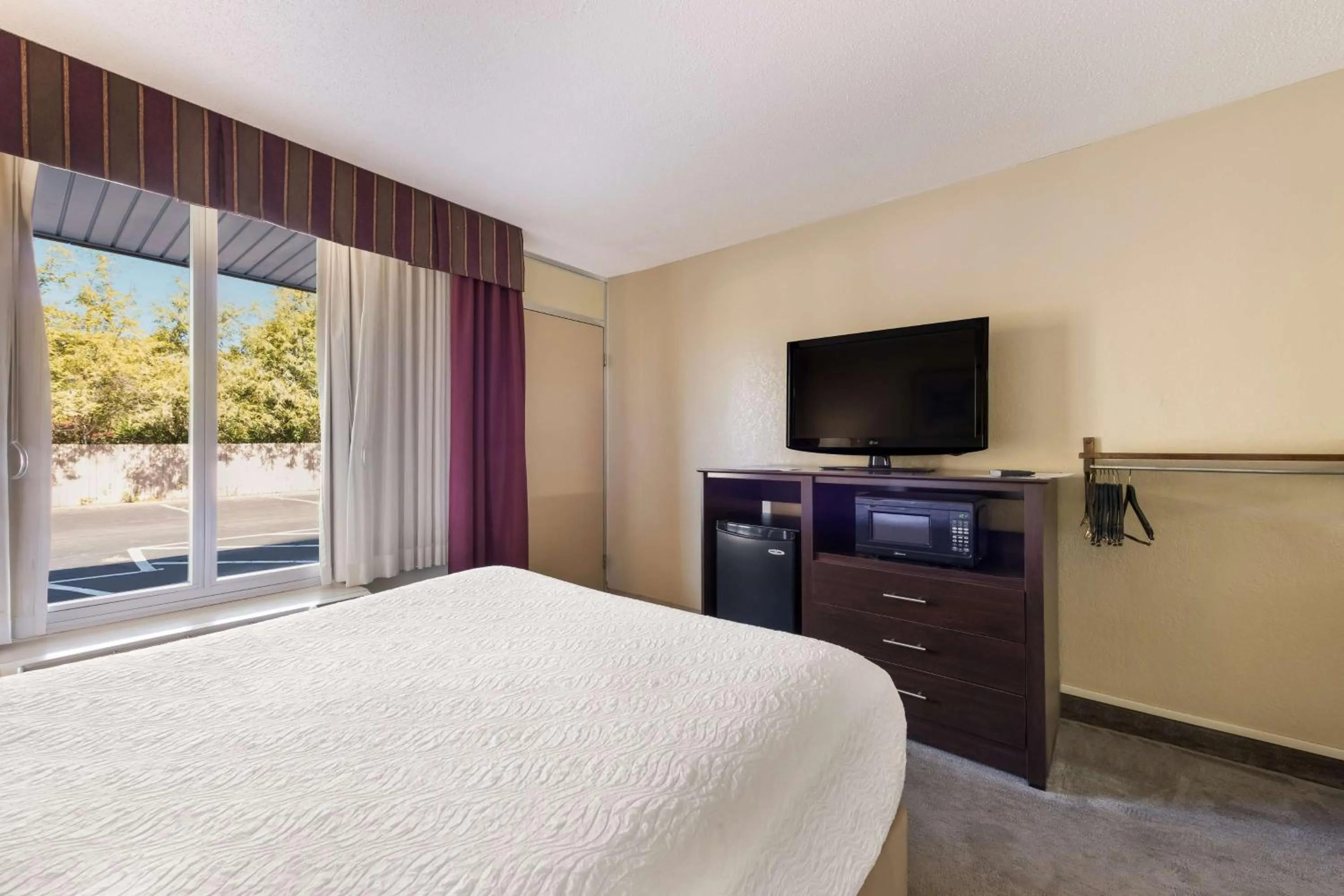 Bedroom, Bed in The Lodge at Banner Elk