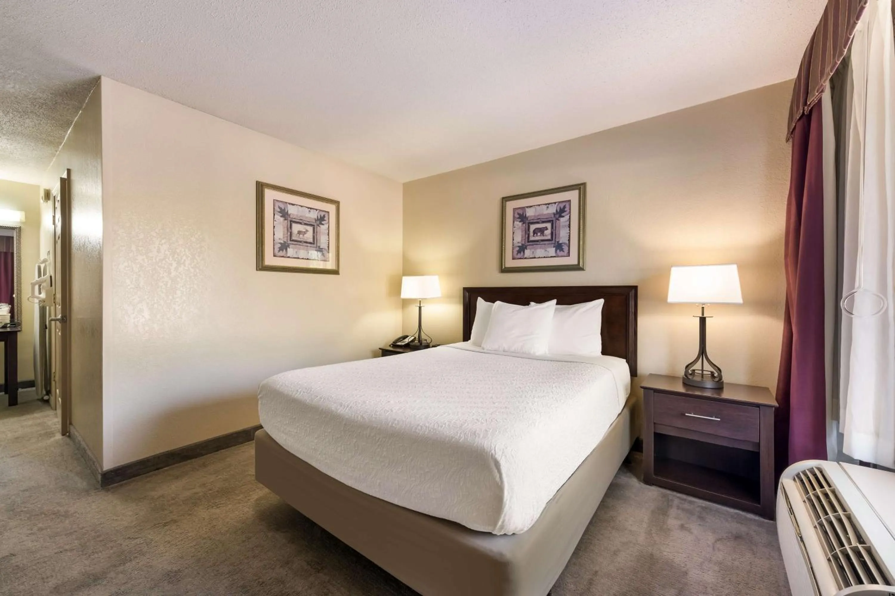 Bedroom, Bed in The Lodge at Banner Elk