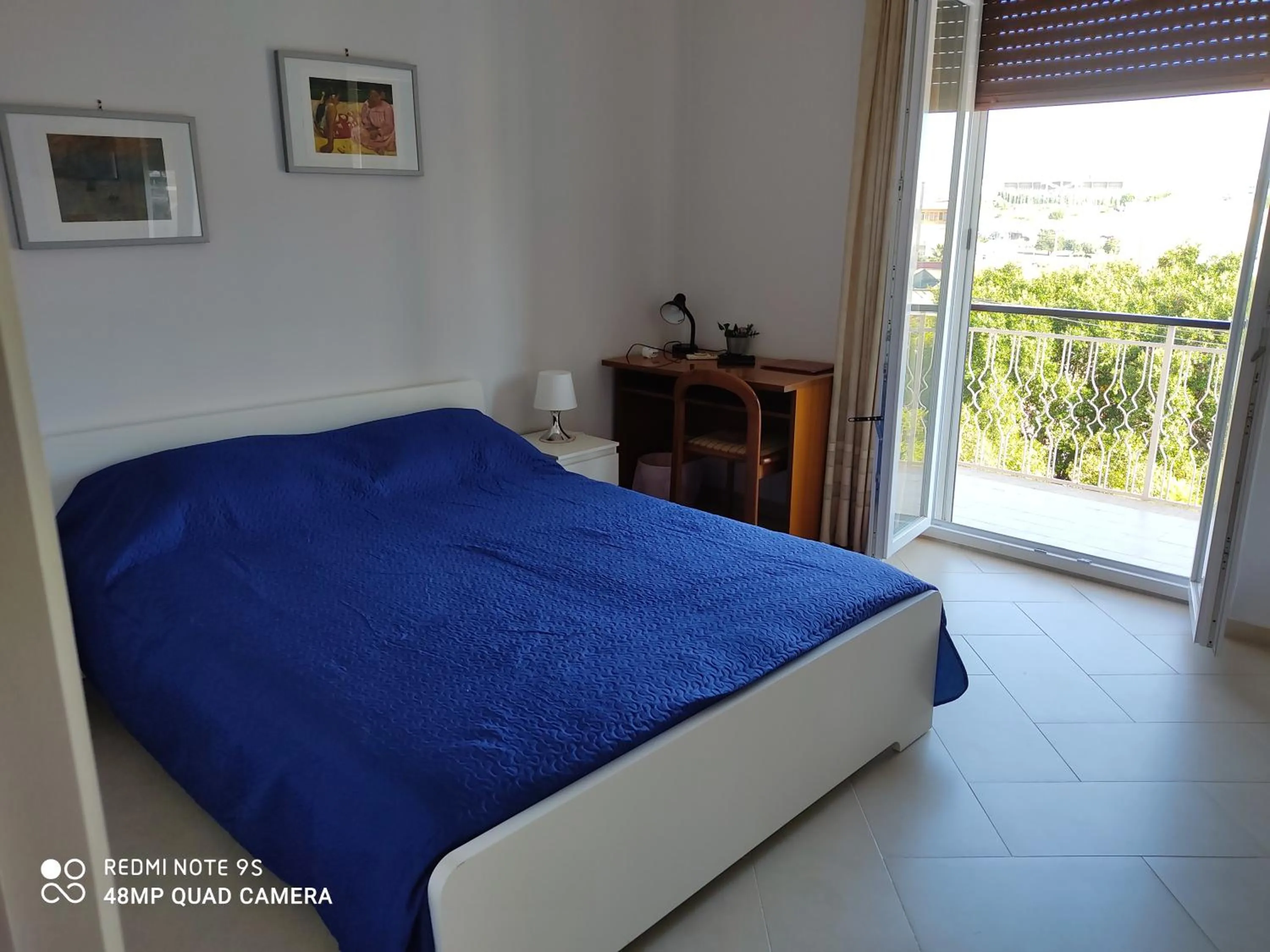 Photo of the whole room in Amuni'