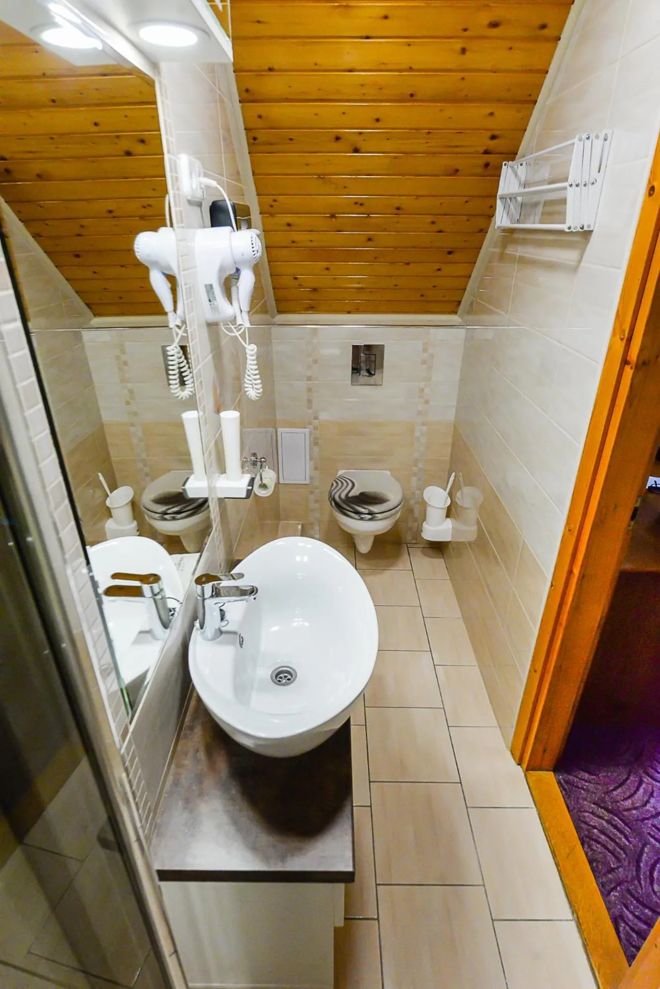 Bathroom in Tinódi Fogadó