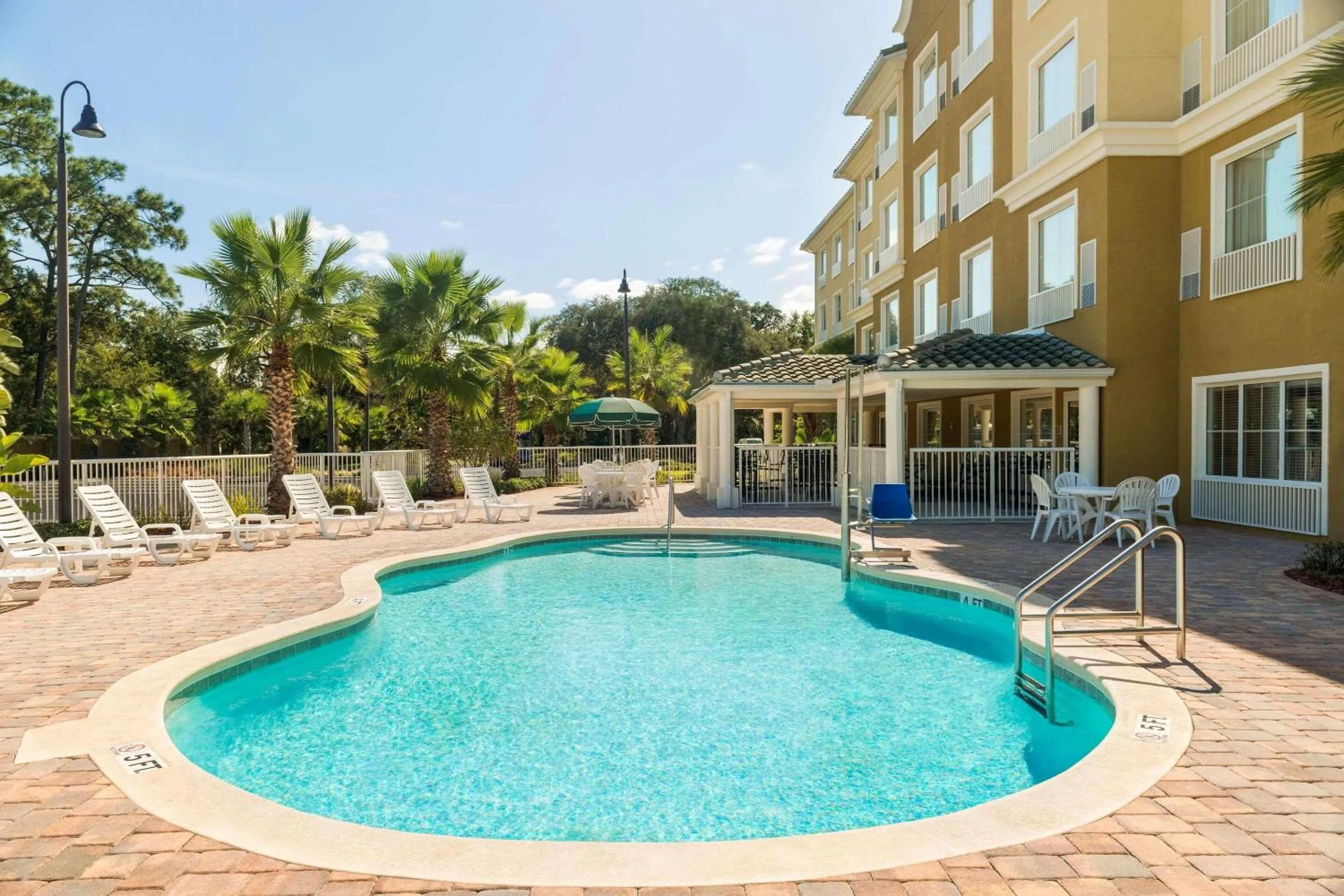 Swimming pool in Country Inn & Suites by Radisson, Port Orange-Daytona, FL