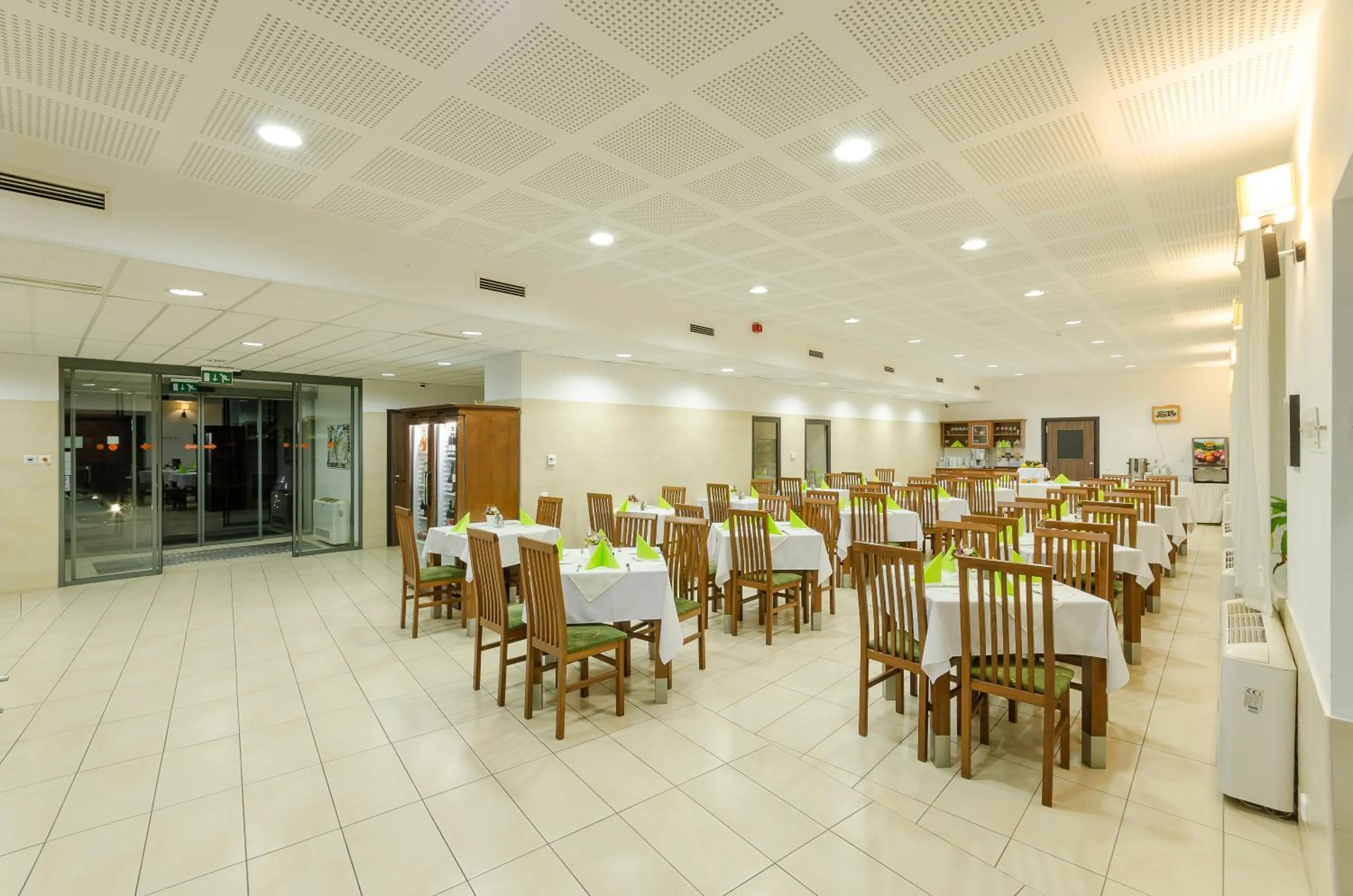 Restaurant/places to eat in Hotel Kelep