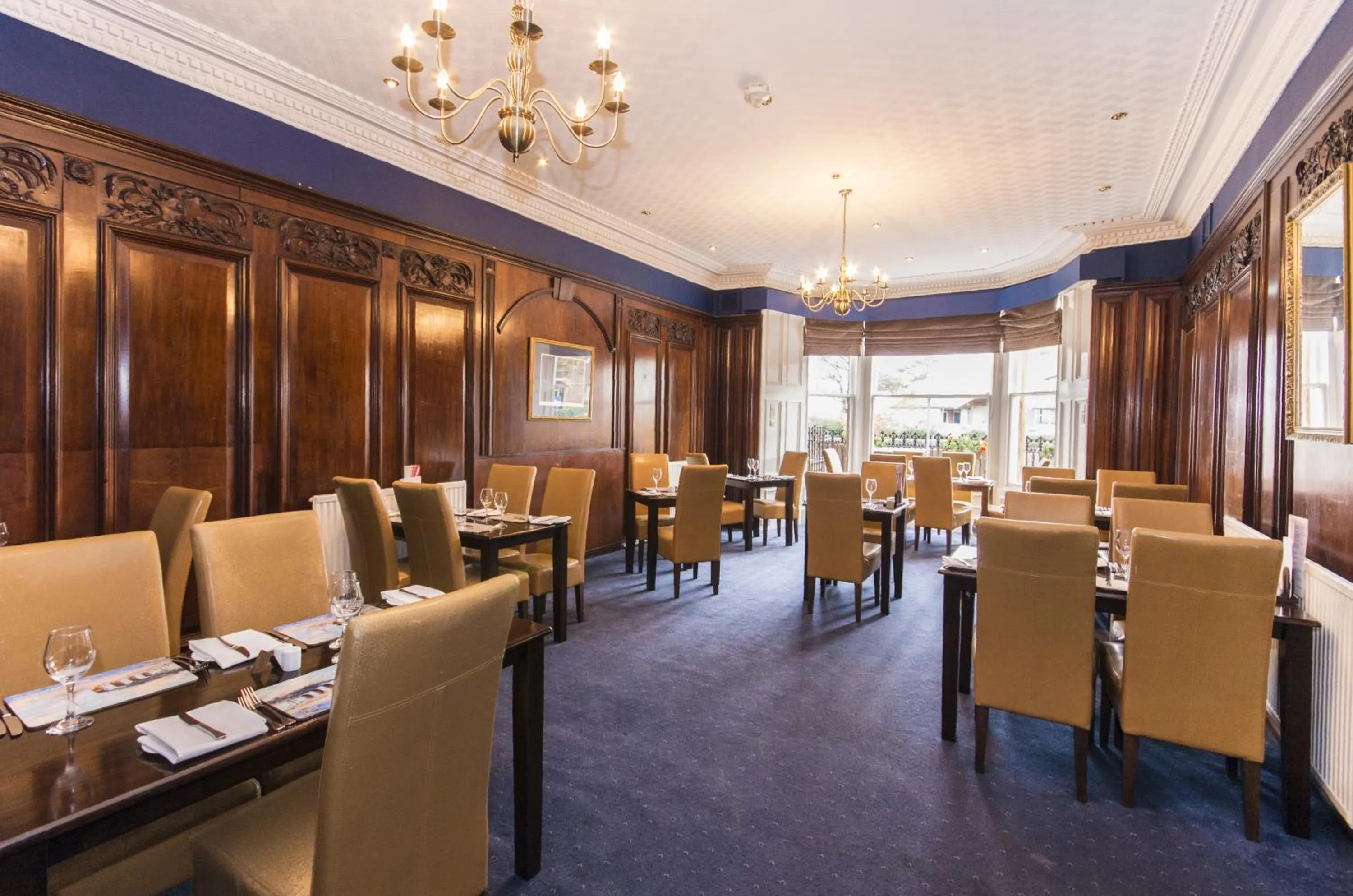 Restaurant/places to eat in Royal Mackintosh Hotel