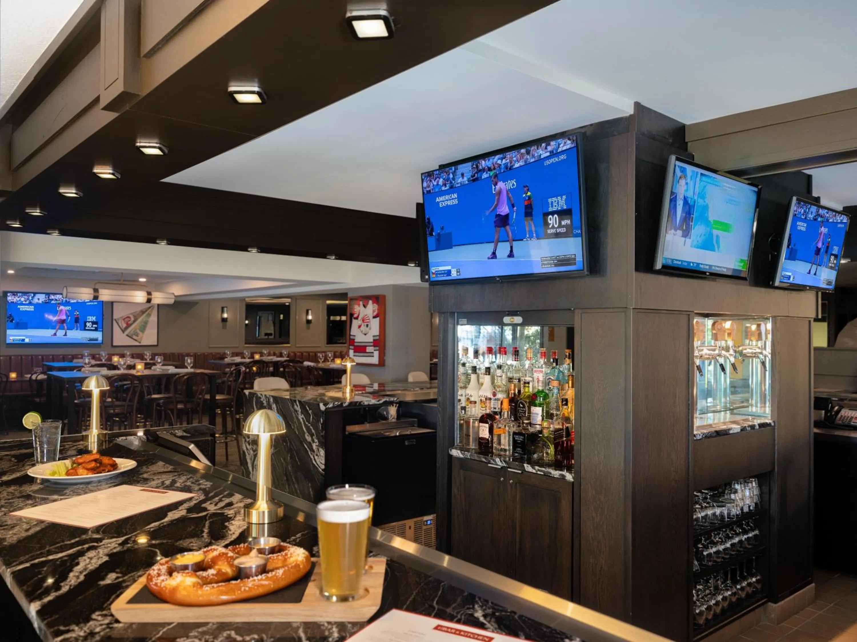 Lounge or bar in DoubleTree by Hilton Portland, ME