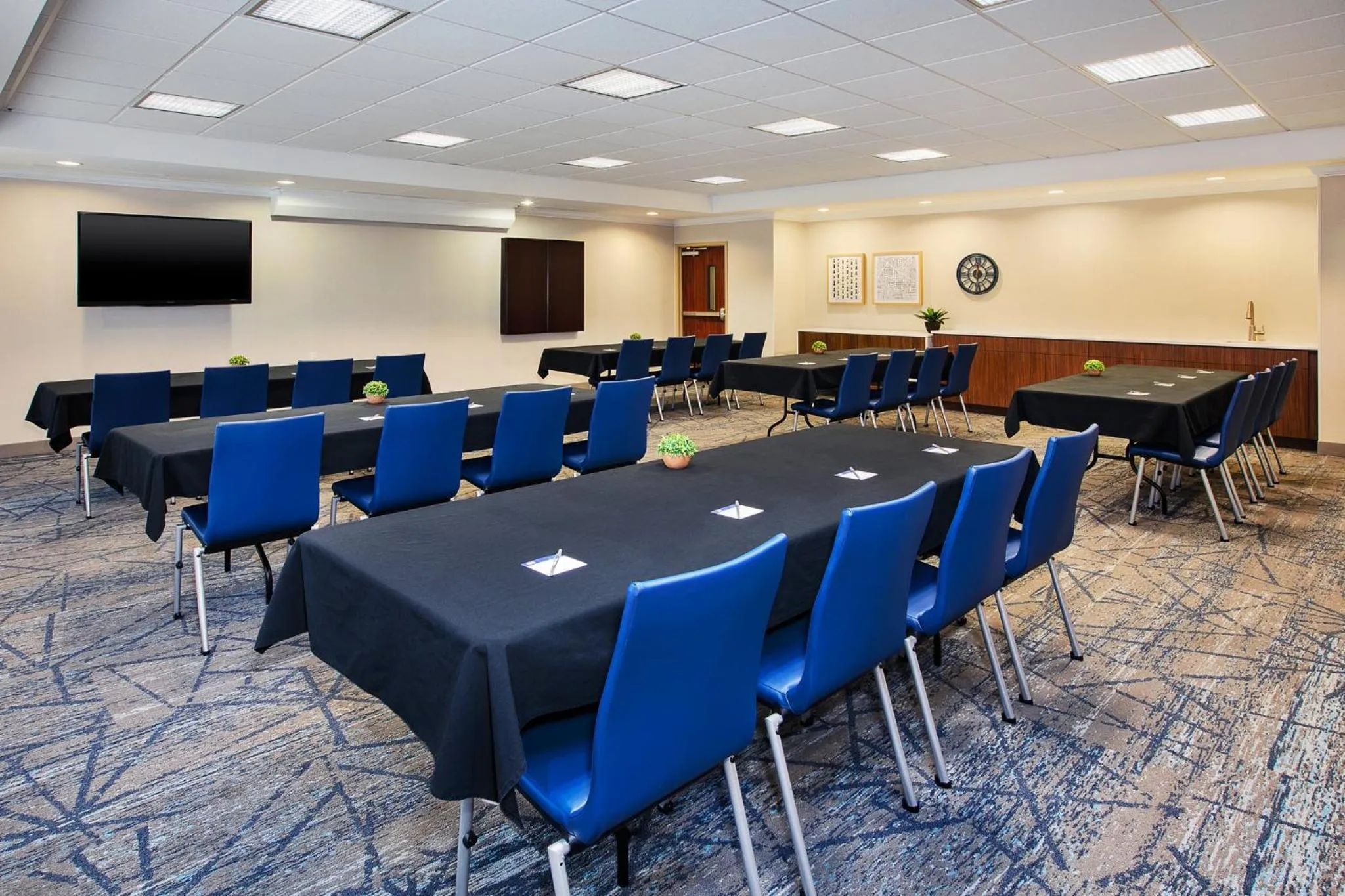 Meeting/conference room in Holiday Inn Express & Suites Sioux Falls Southwest by IHG