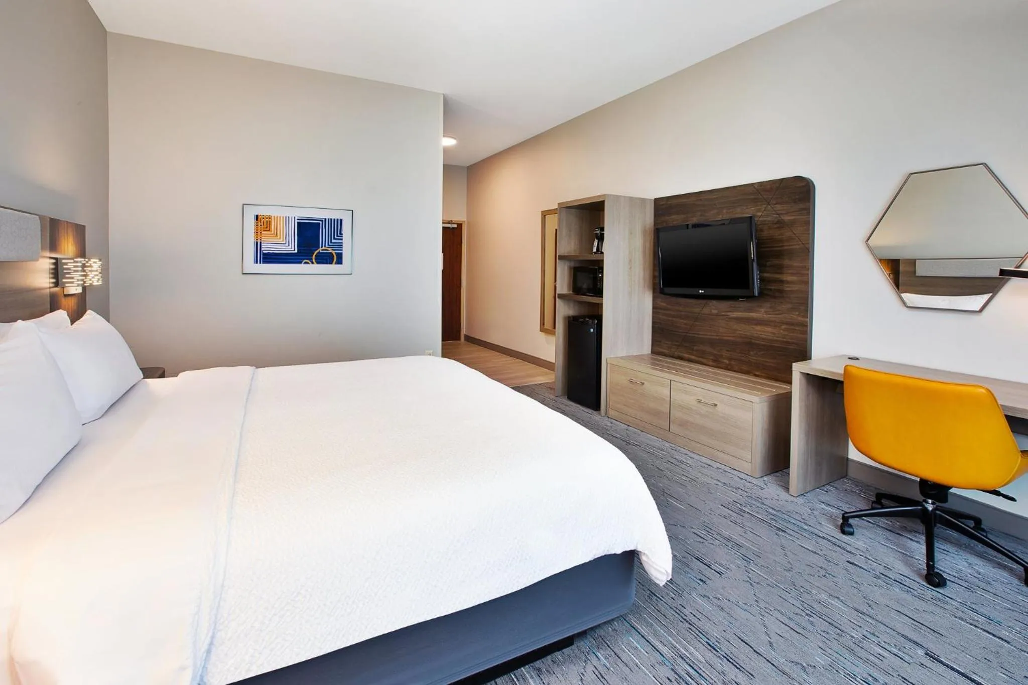 Photo of the whole room, Bed in Holiday Inn Express & Suites Sioux Falls Southwest by IHG