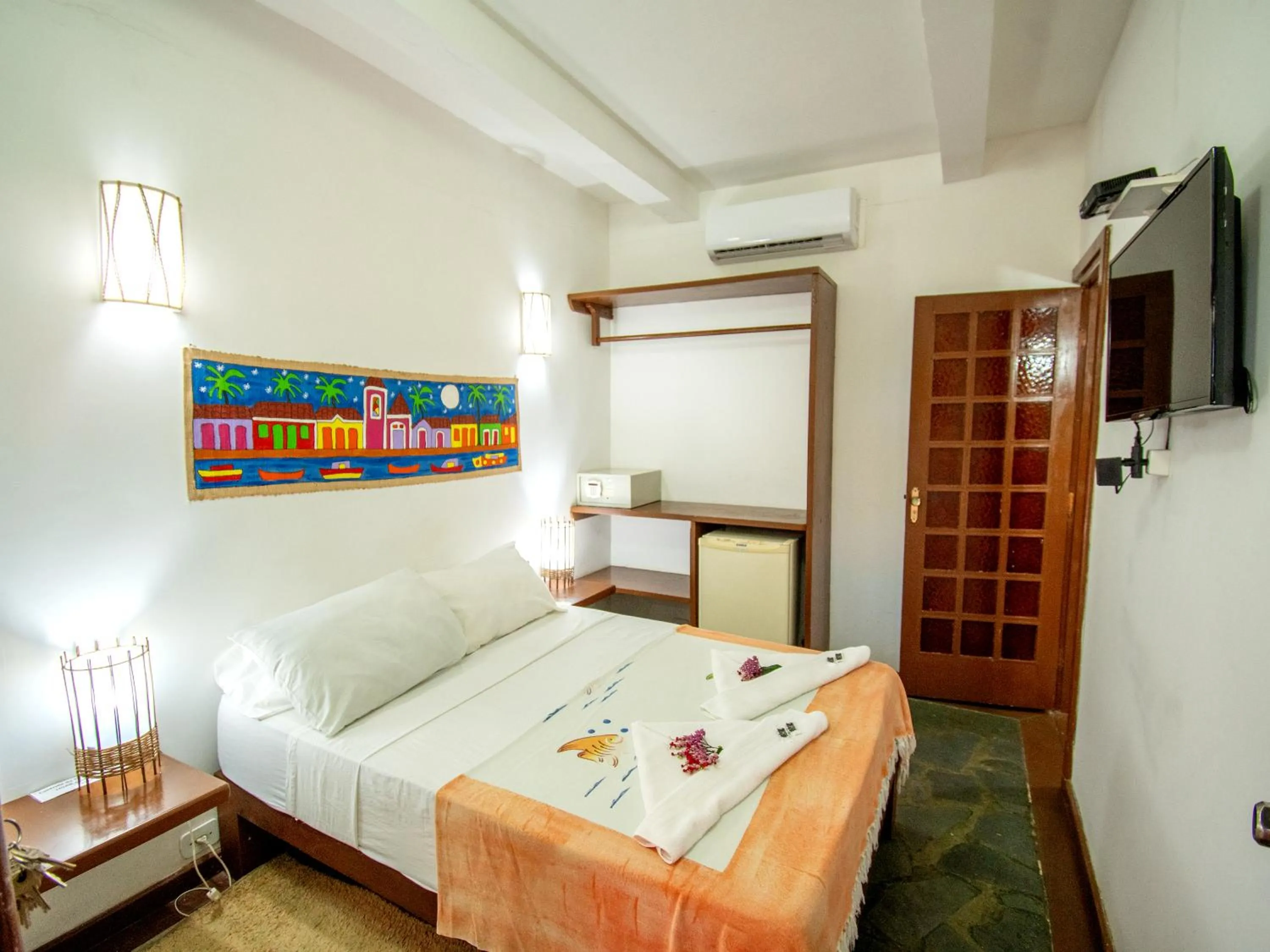 Budget Double Room without balcony(Child not included) in Pousada Arraial Candeia