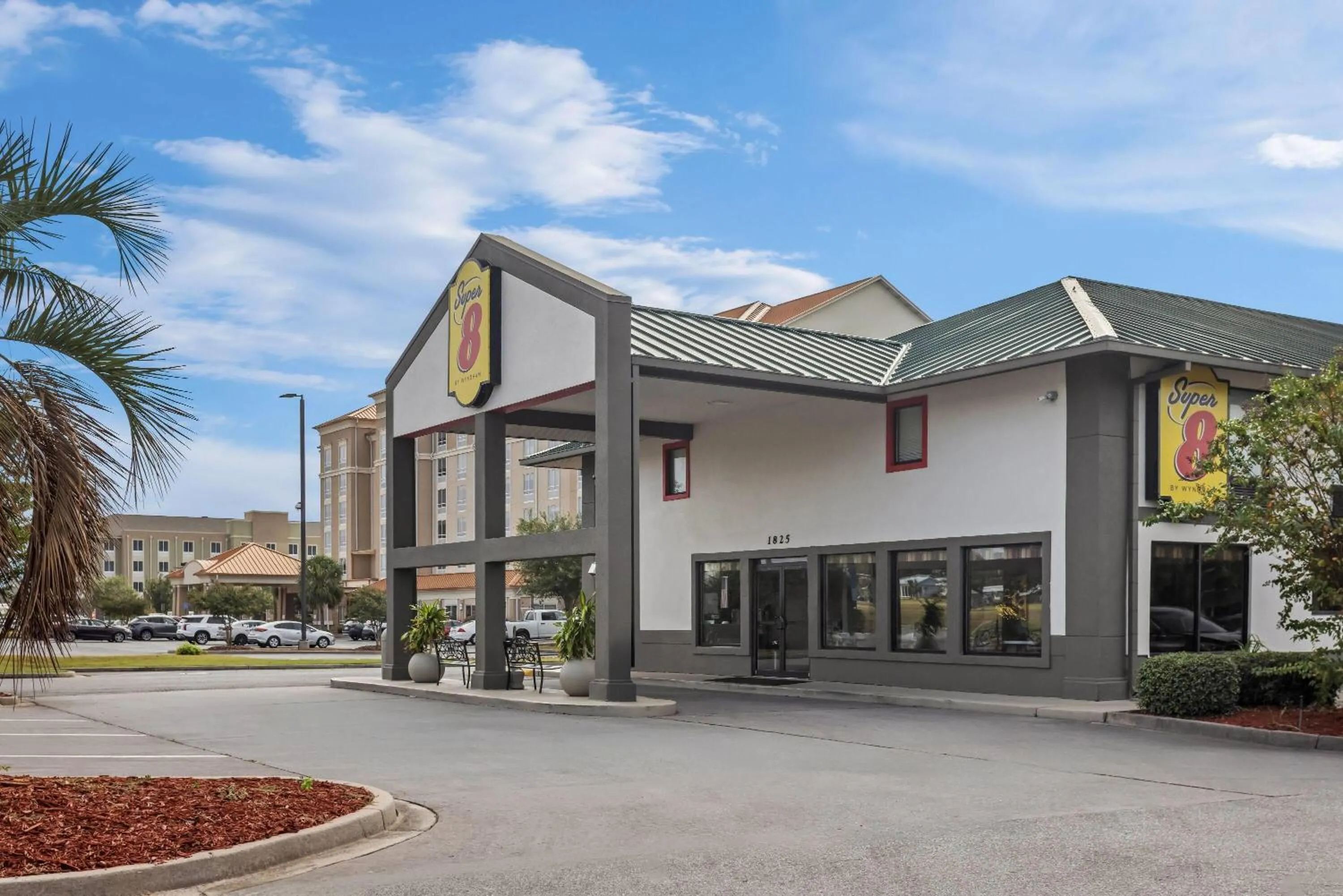 Property building in Super 8 by Wyndham Valdosta GA I-75