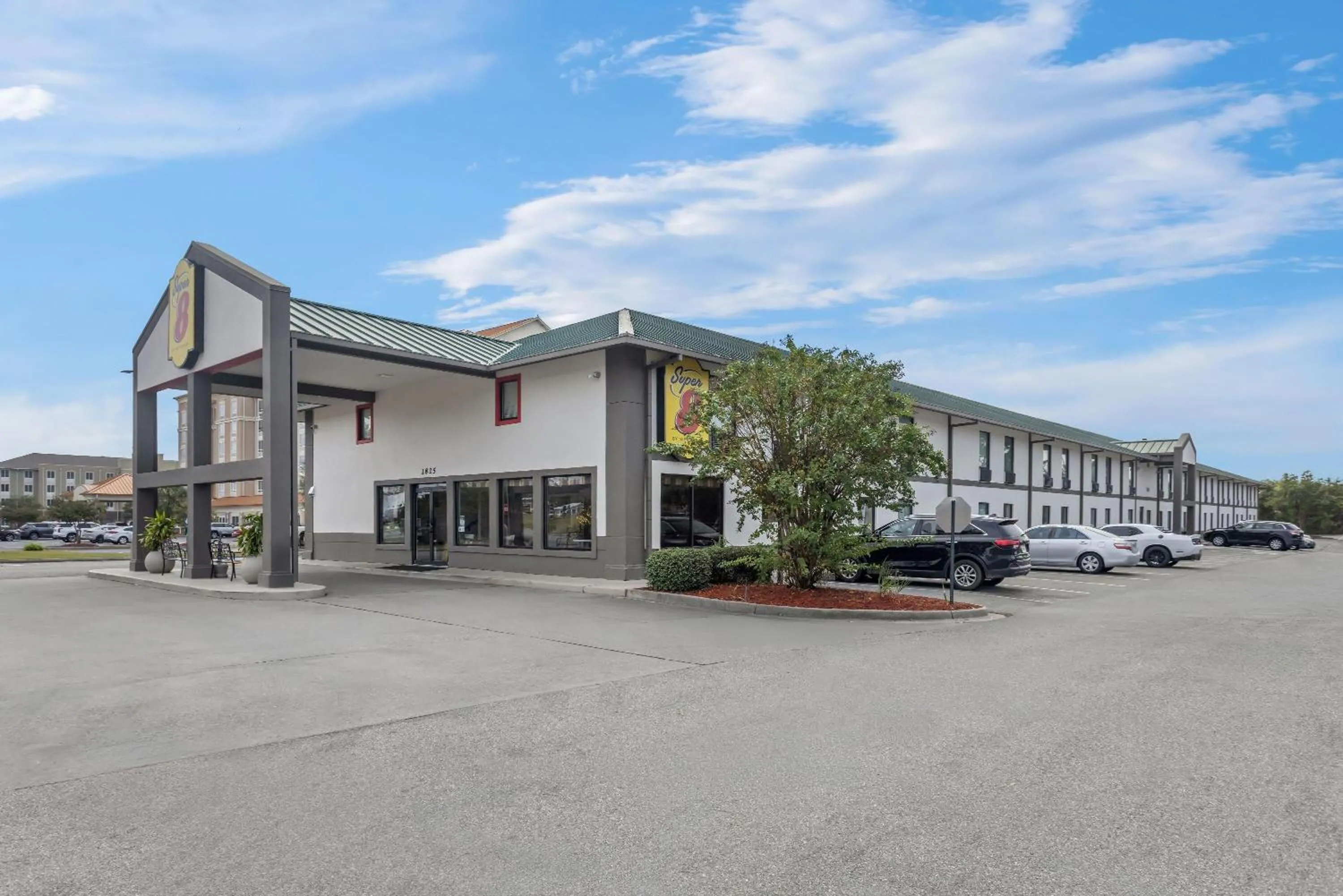 Property building in Super 8 by Wyndham Valdosta GA I-75