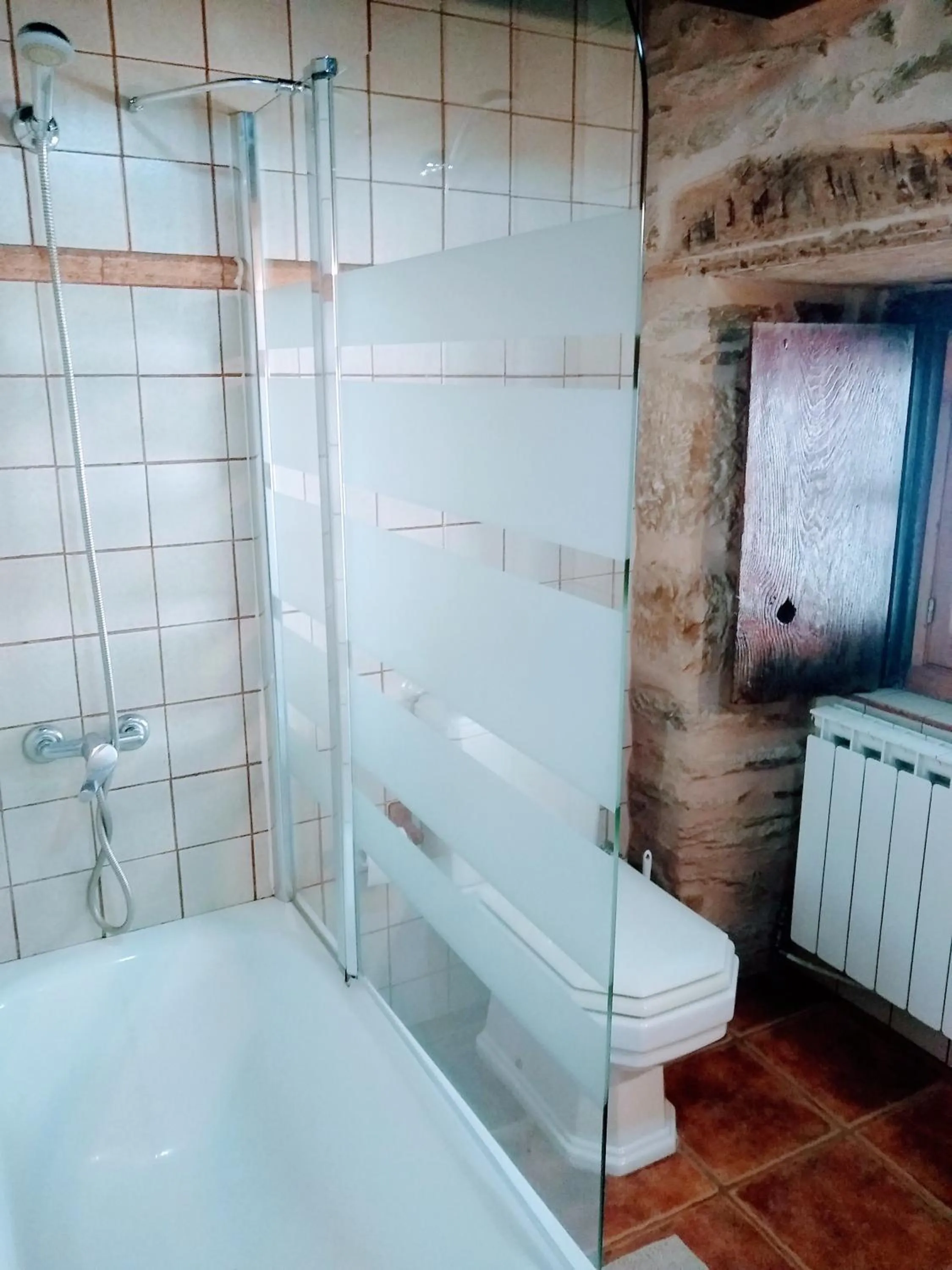 Shower in Casa Pacios by M de Santiago