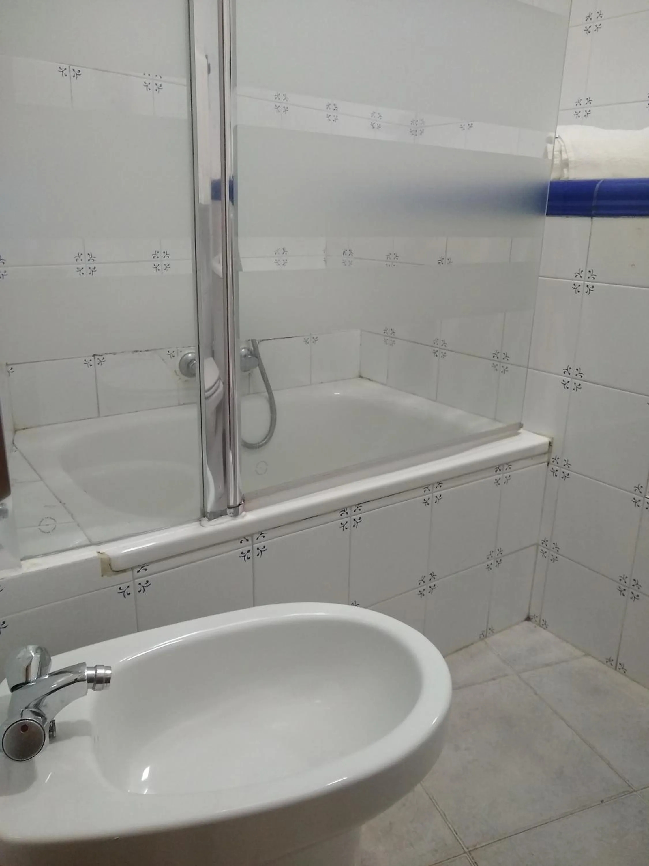 Shower in Casa Pacios by M de Santiago