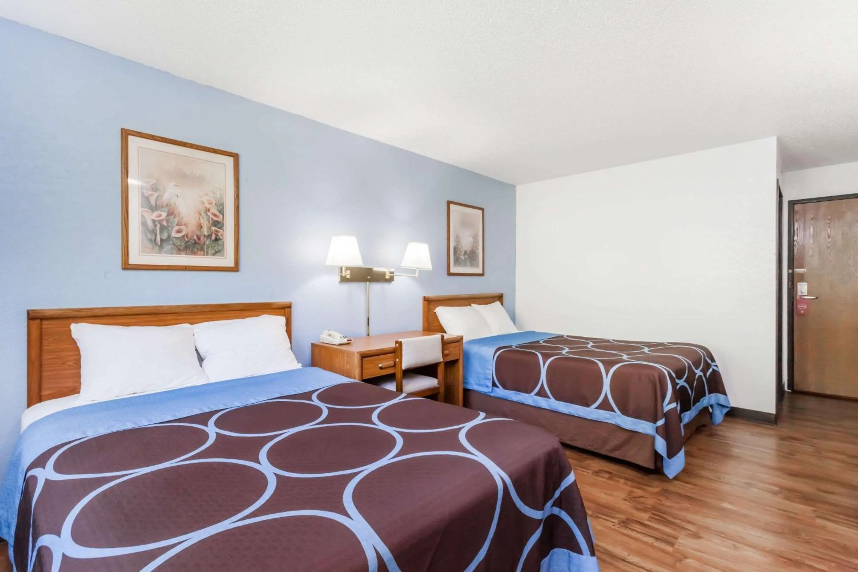 Photo of the whole room, Bed in Super 8 by Wyndham Norwich