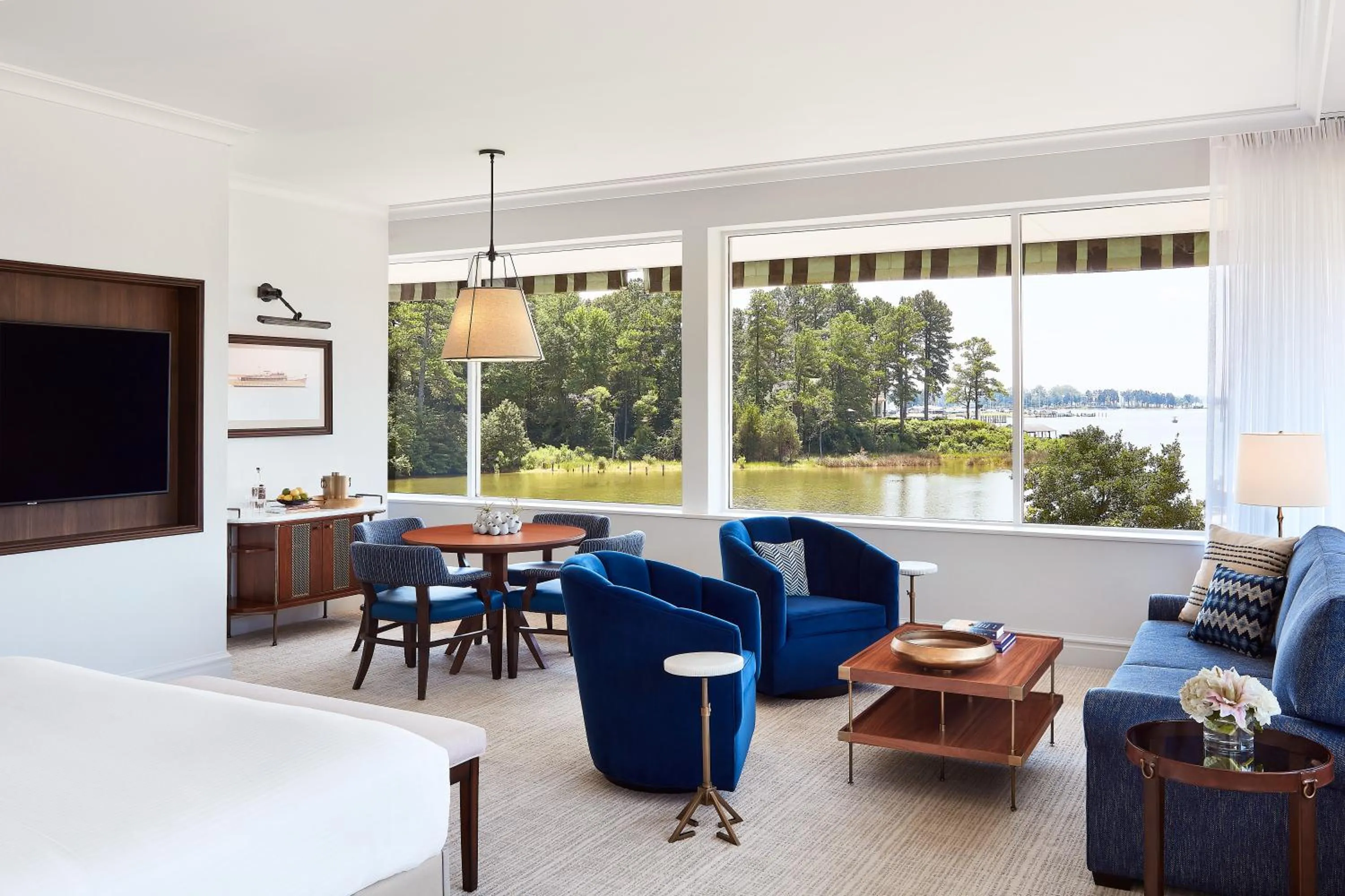 Living room in The Tides Inn