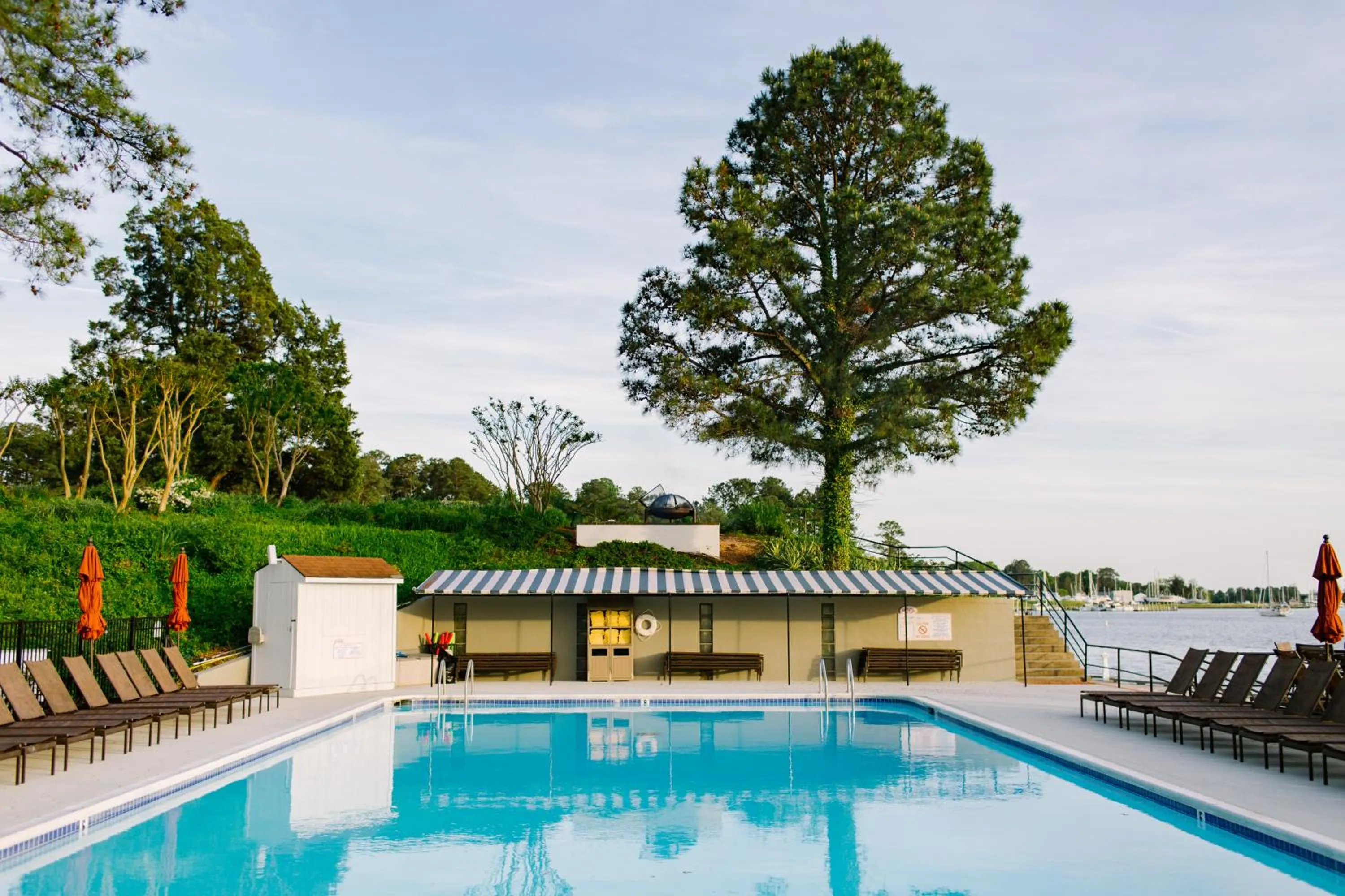 Pool view in The Tides Inn