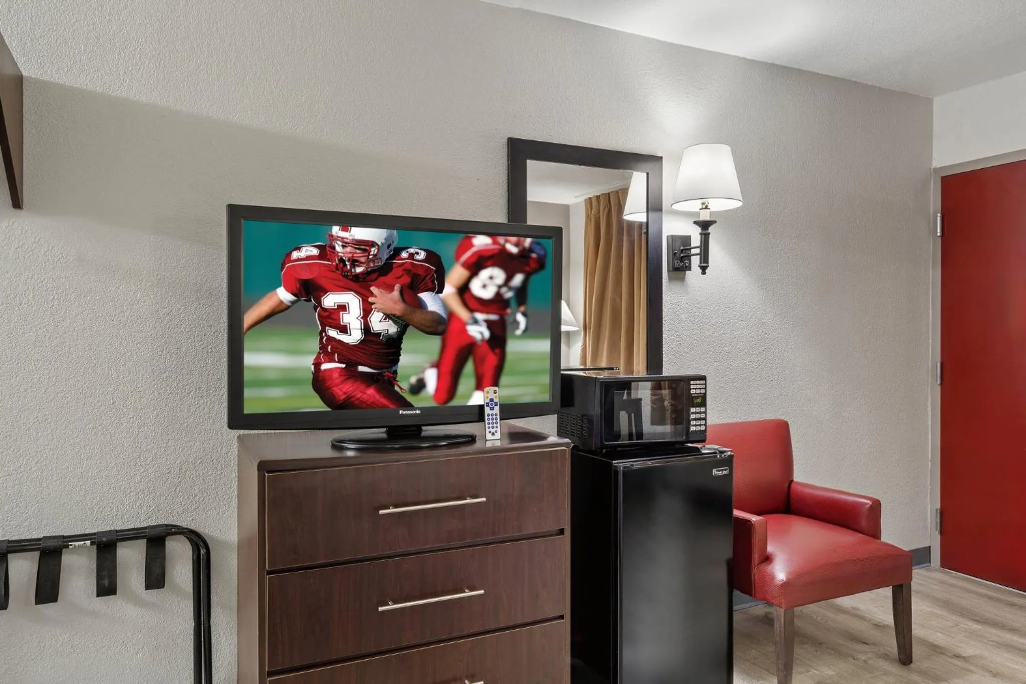 Photo of the whole room in Red Roof Inn Wilmington NC