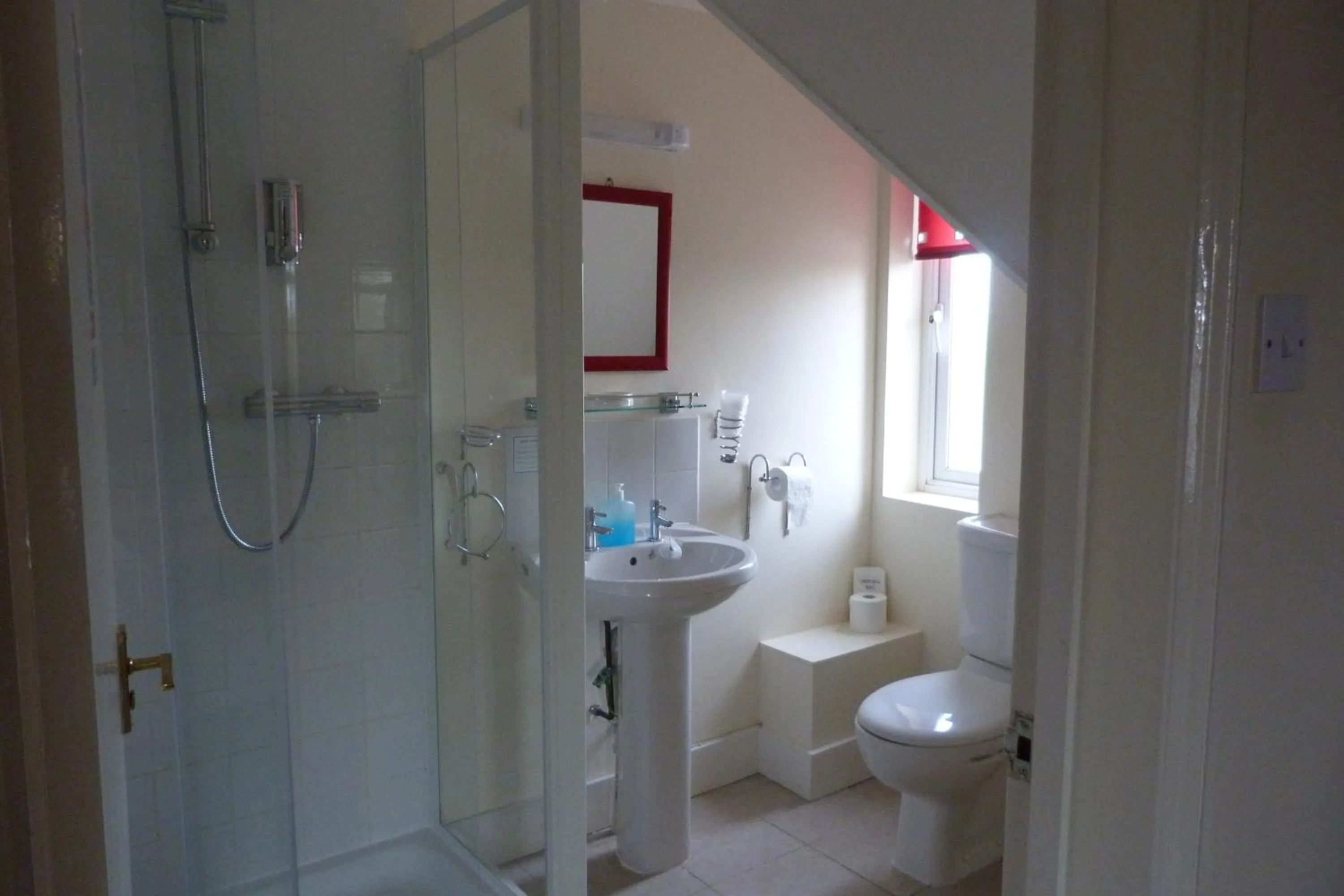 Shower in Railway Inn