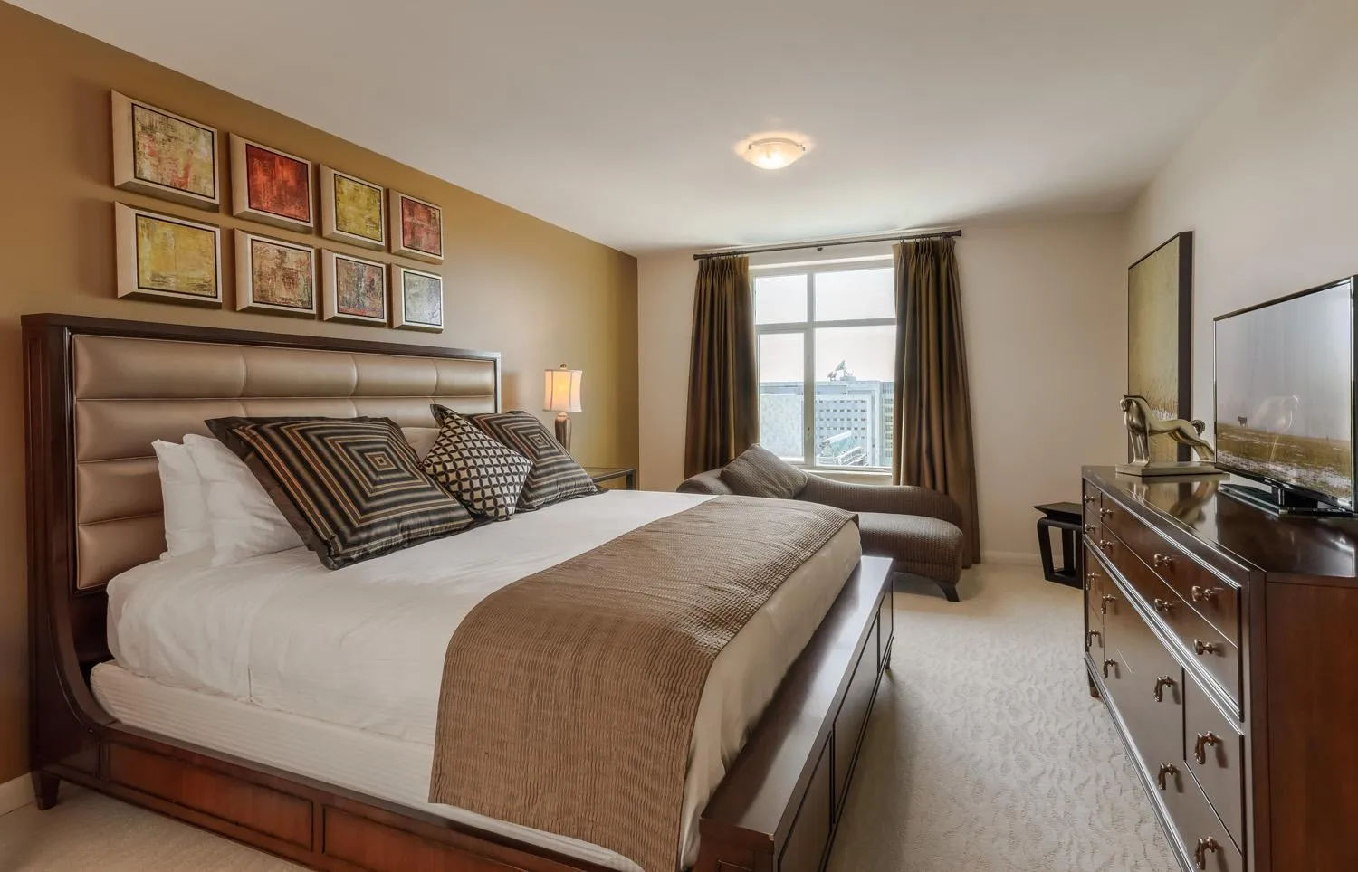 Seating area, Bed in Broadway Plaza, Trademark Collection by Wyndham