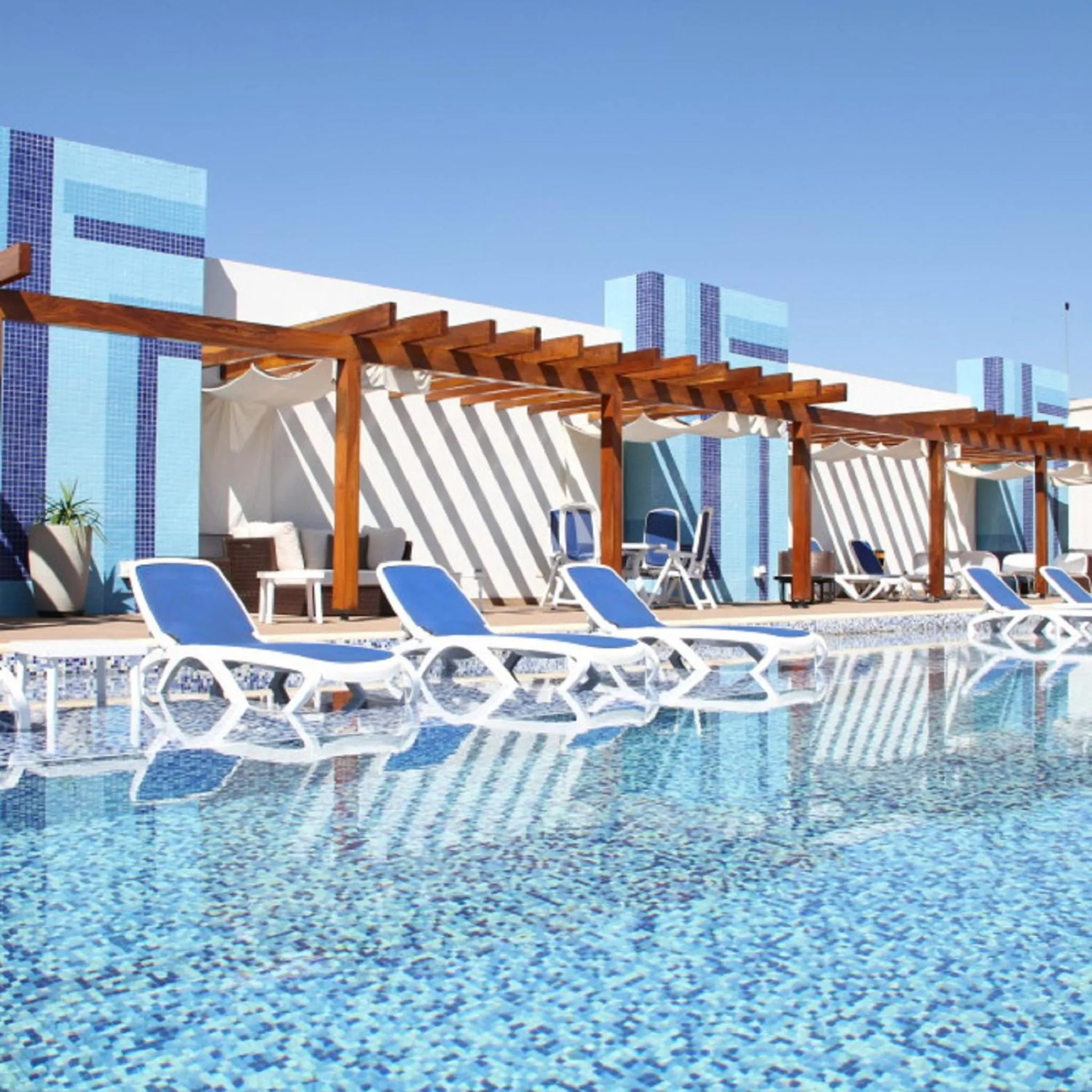 Swimming pool in Gran Bourbon Hotel Asuncion