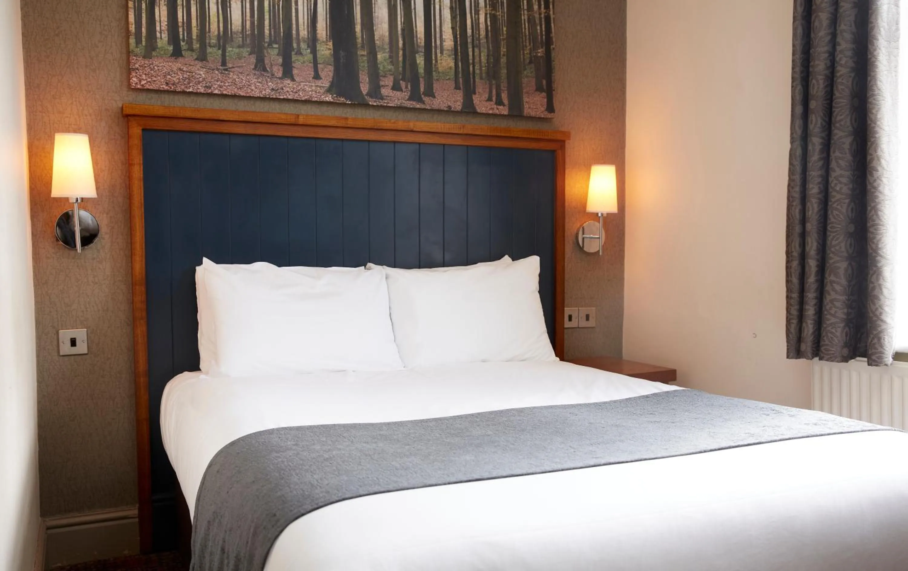 Bed in White Rabbit by Chef & Brewer Collection