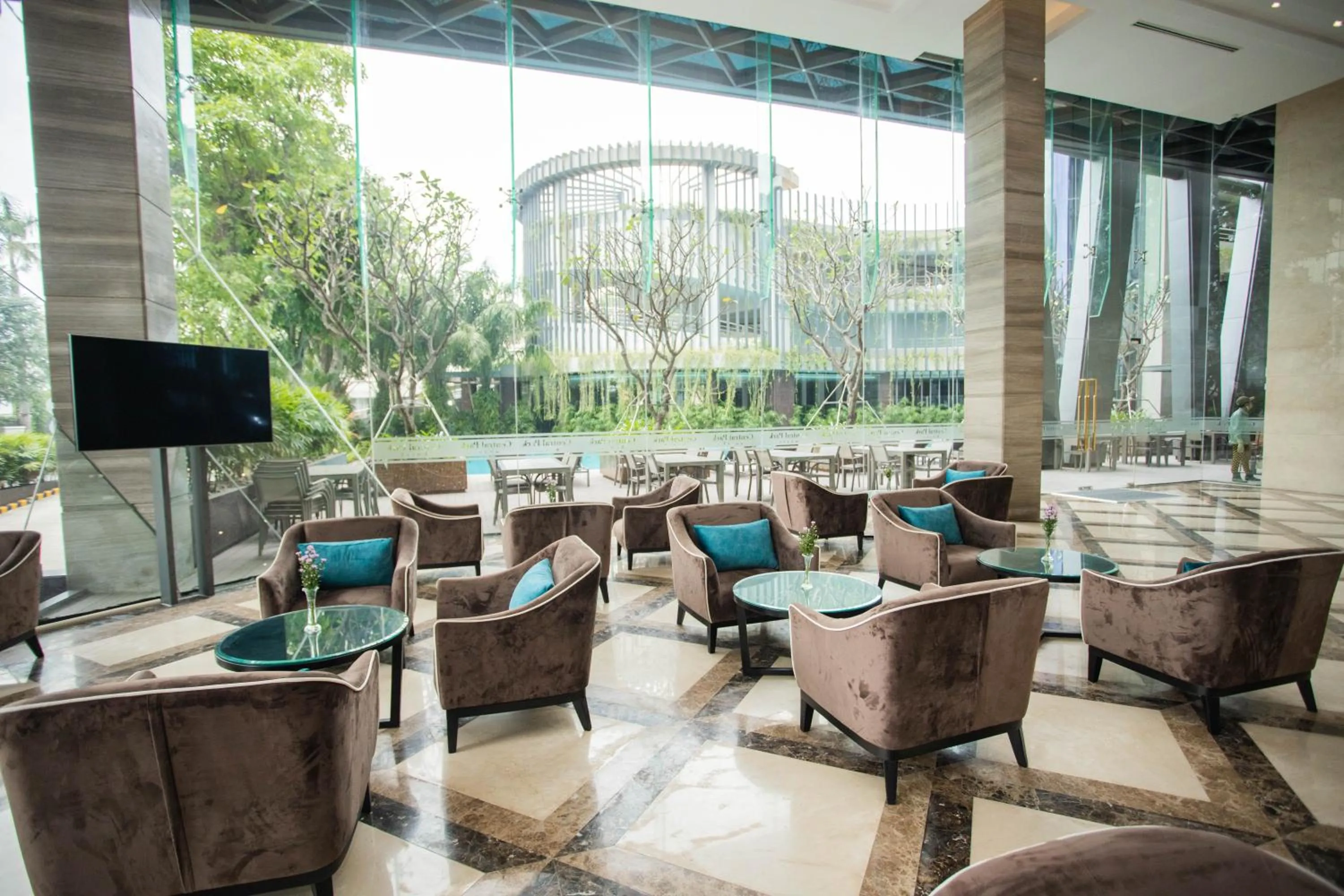 Lounge or bar in The Mira Central Park Hotel