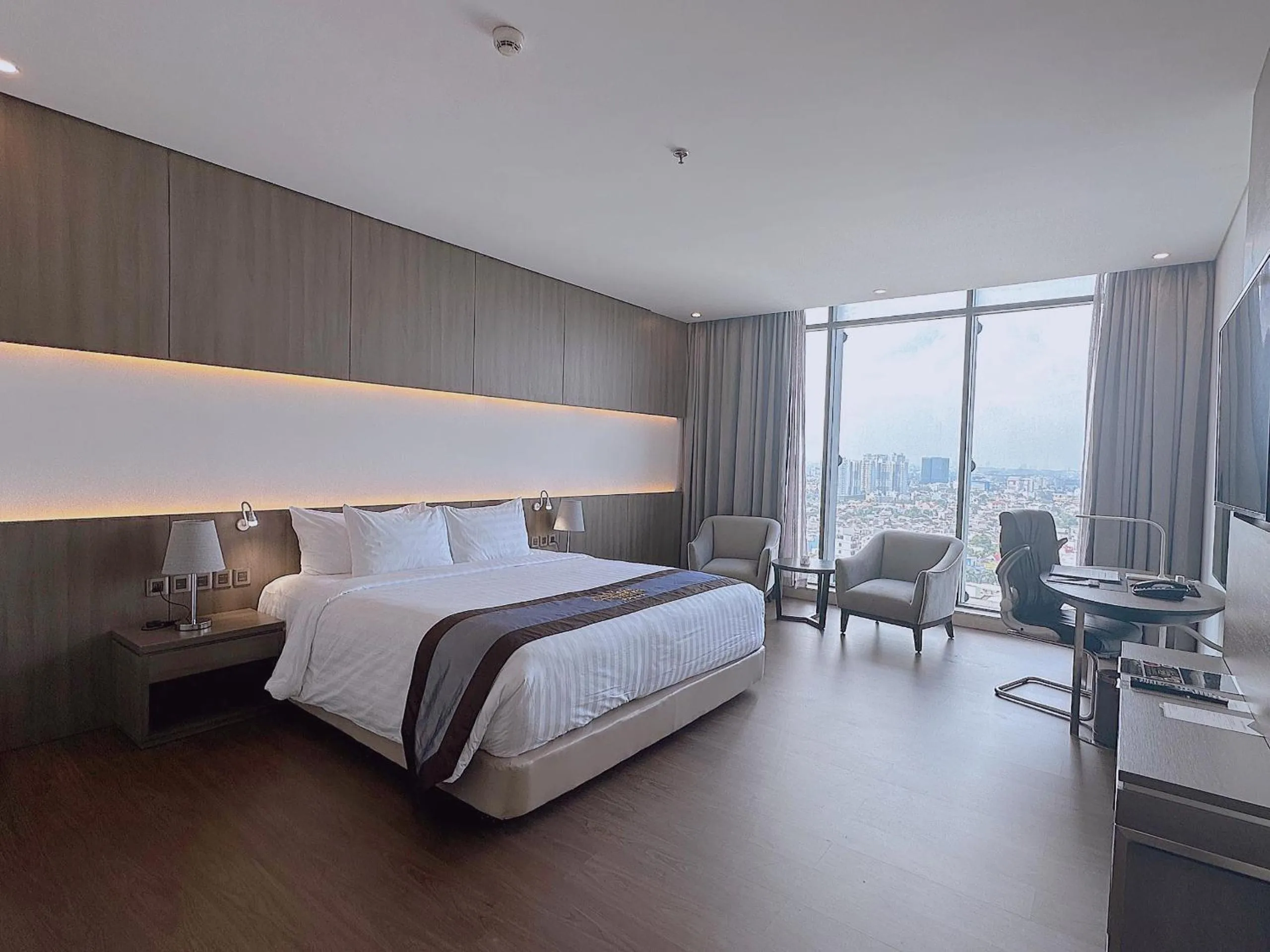 Bedroom, Bed in The Mira Central Park Hotel