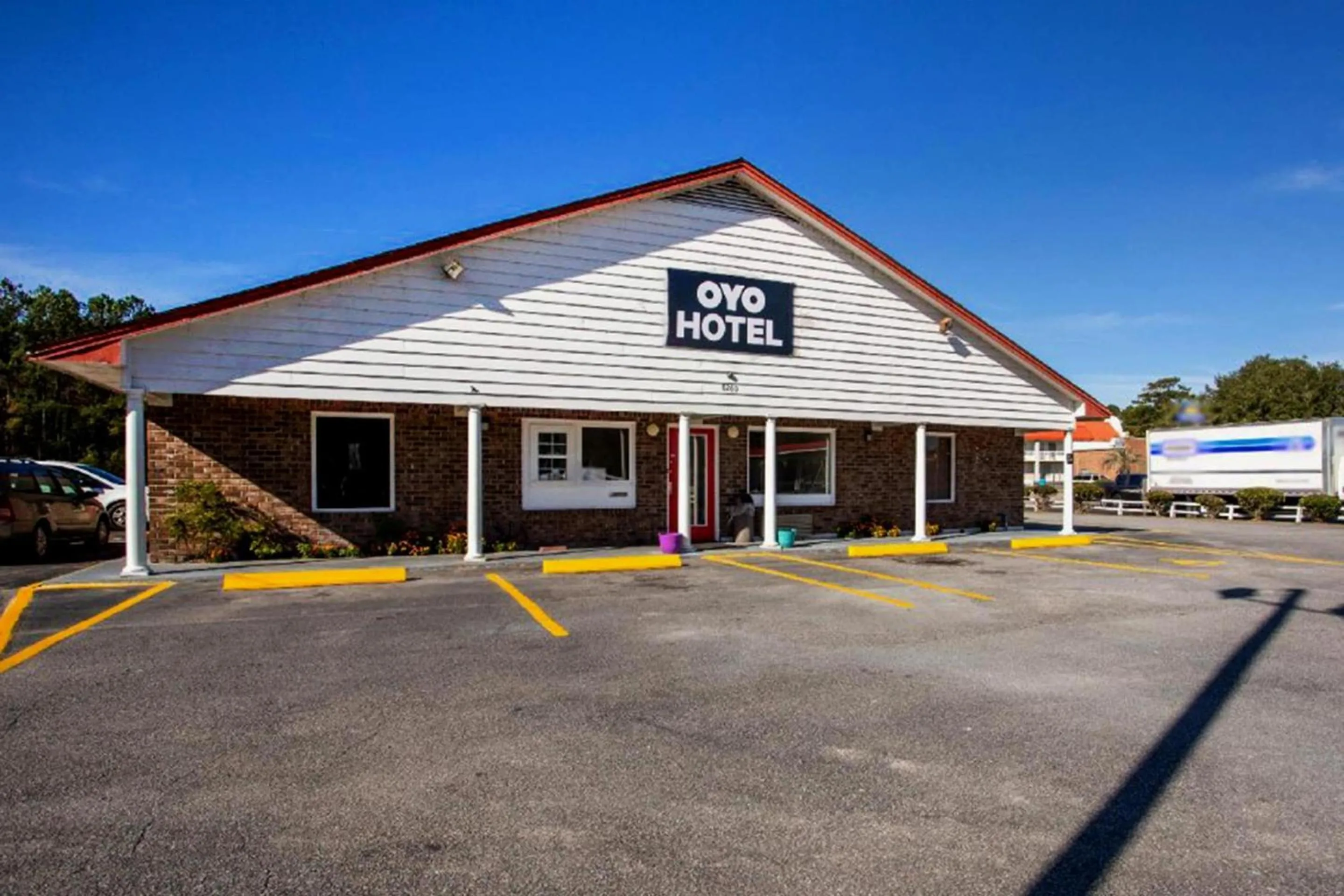 Facade/entrance in OYO Hotel Ridgeland East