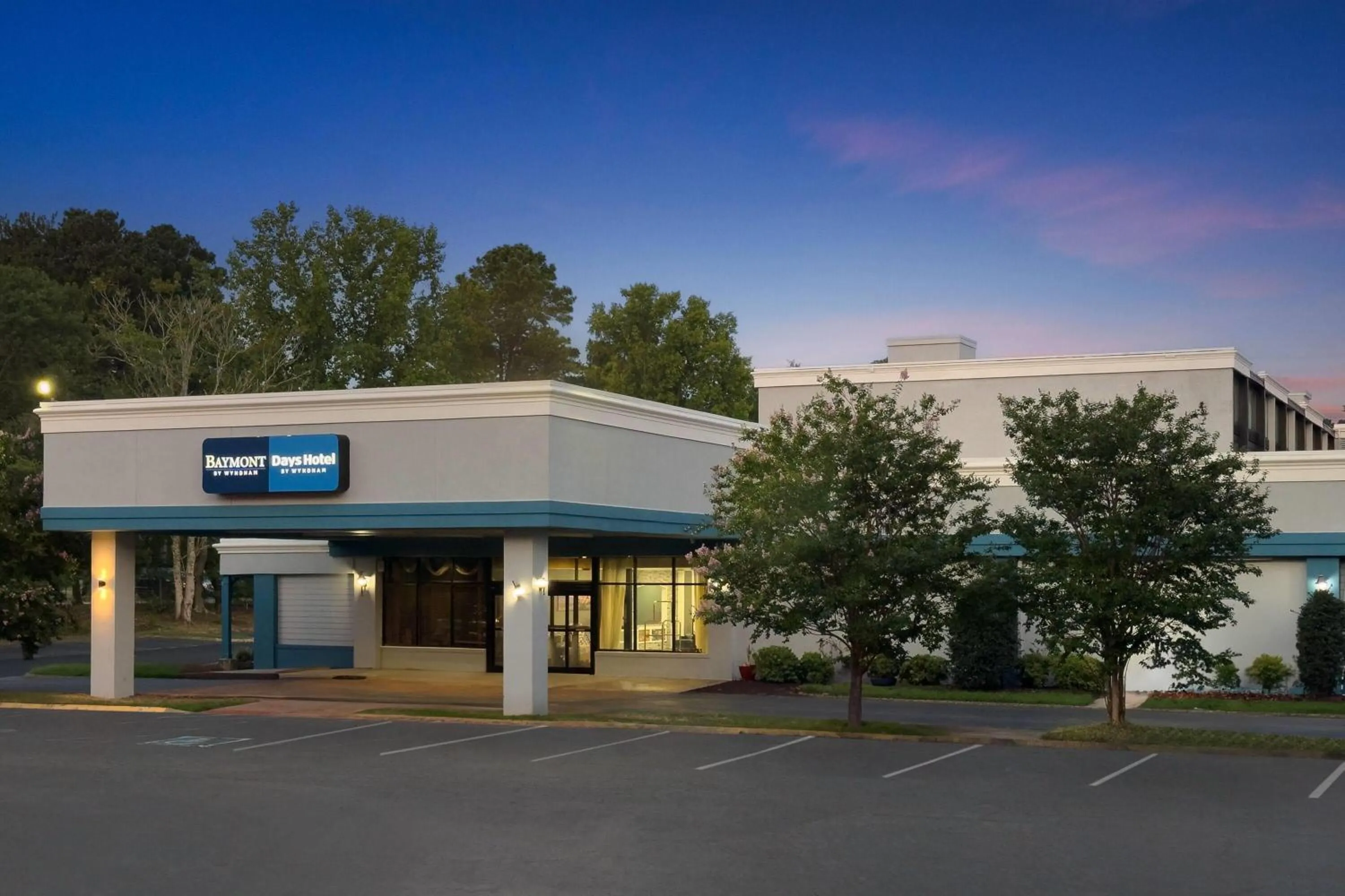 Property building in Days Hotel by Wyndham Williamsburg I-64