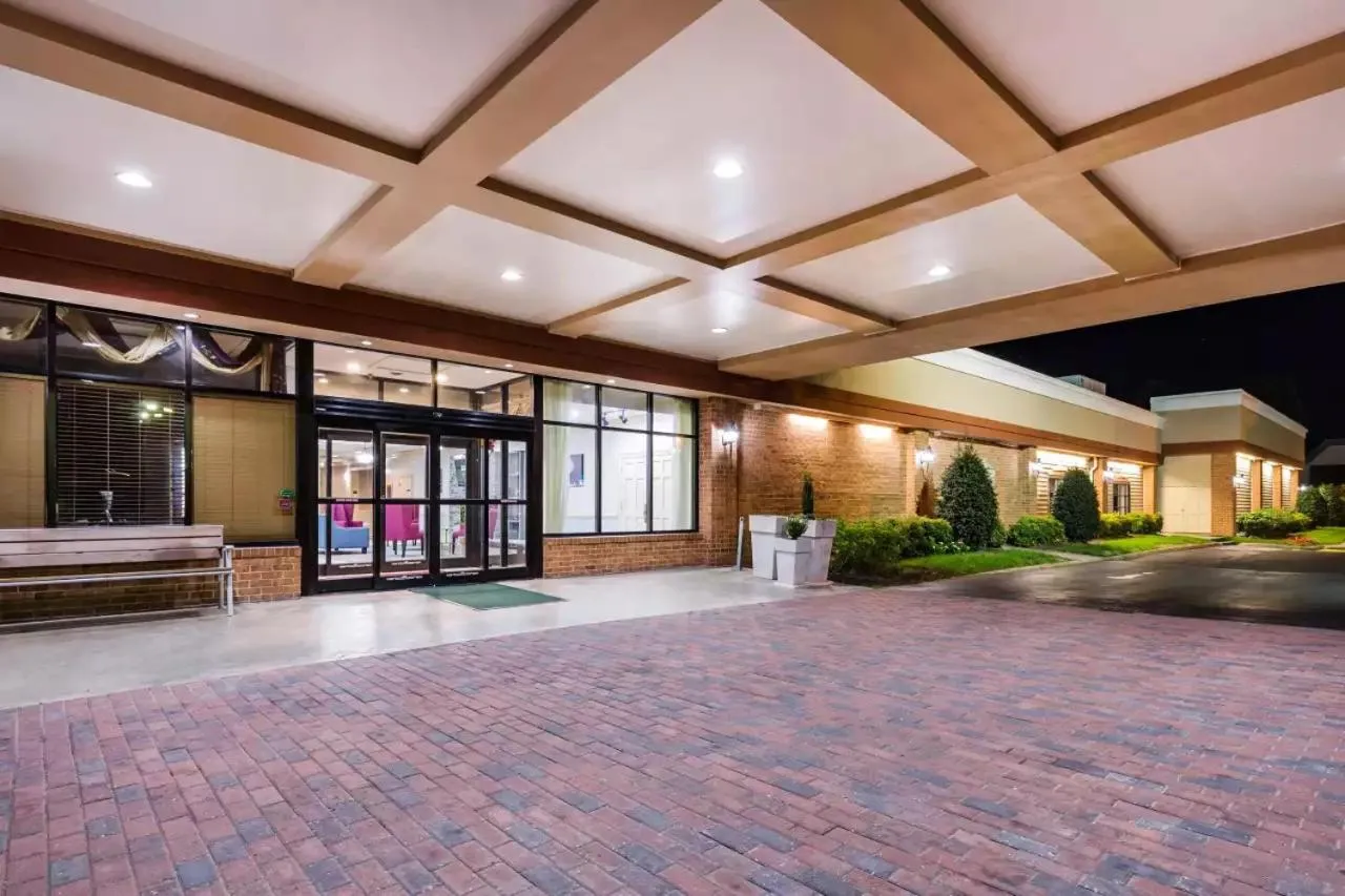 Clarion Hotel Williamsburg I-64