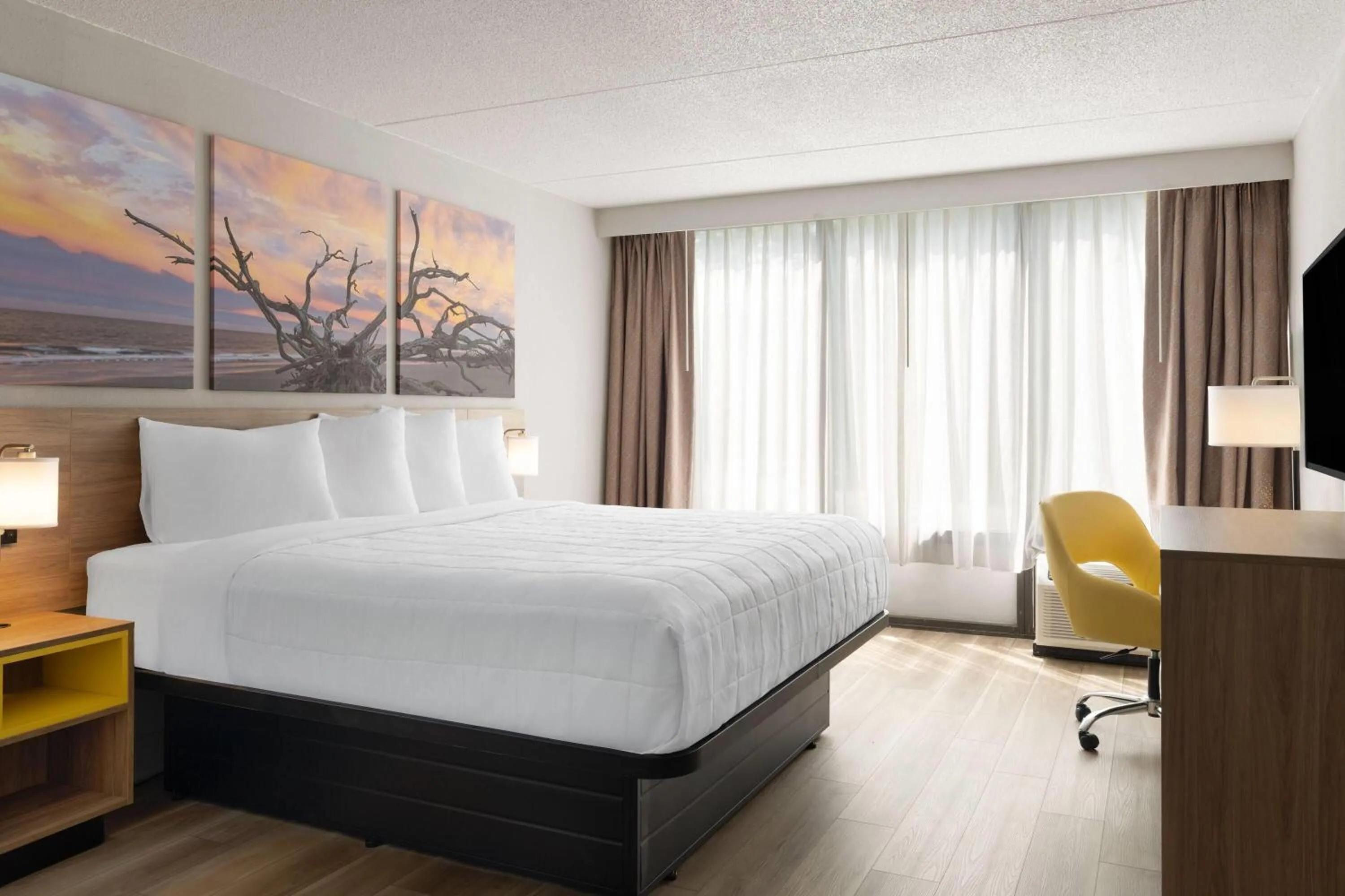 Photo of the whole room, Bed in Days Hotel by Wyndham Williamsburg I-64