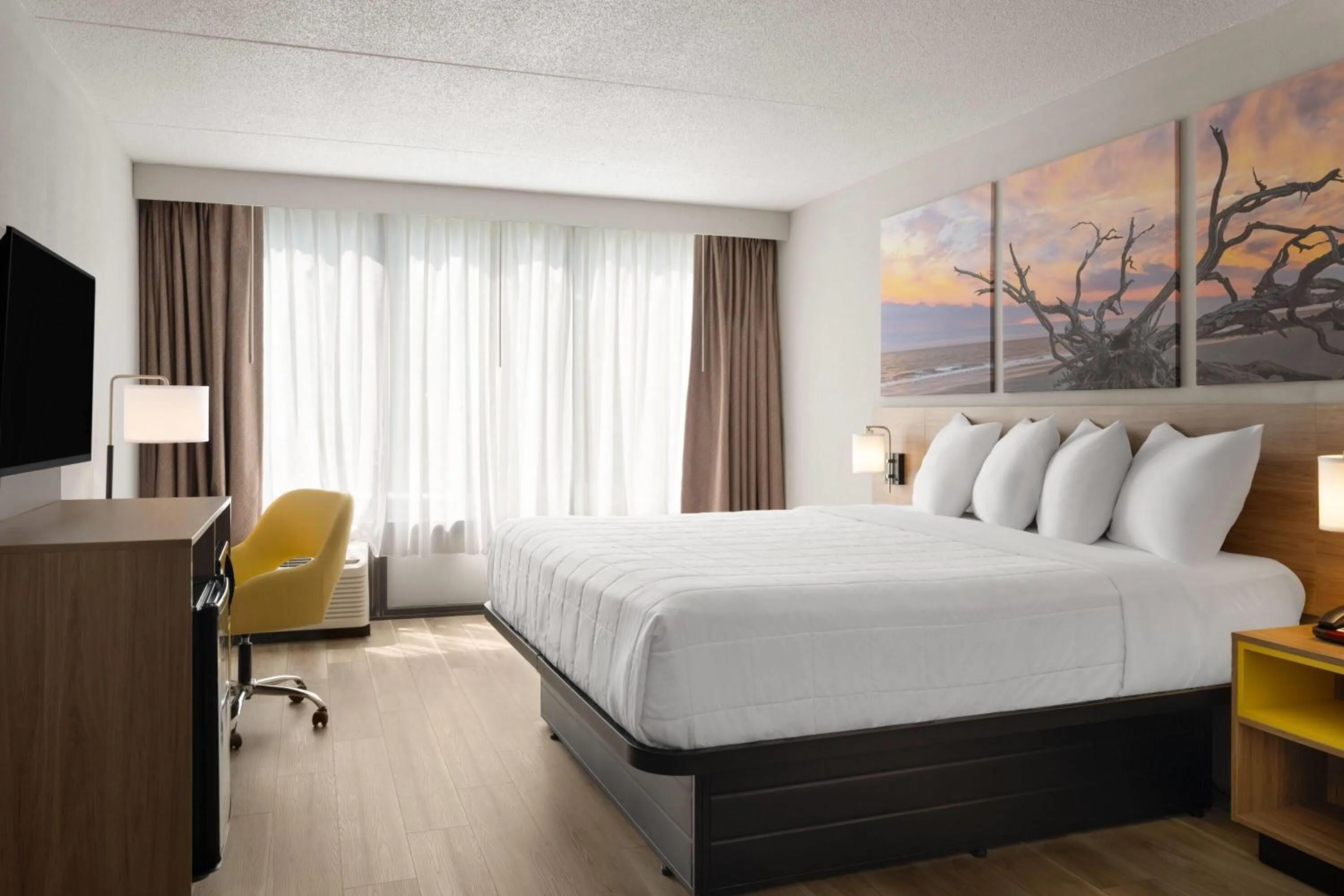 Photo of the whole room, Bed in Days Hotel by Wyndham Williamsburg I-64