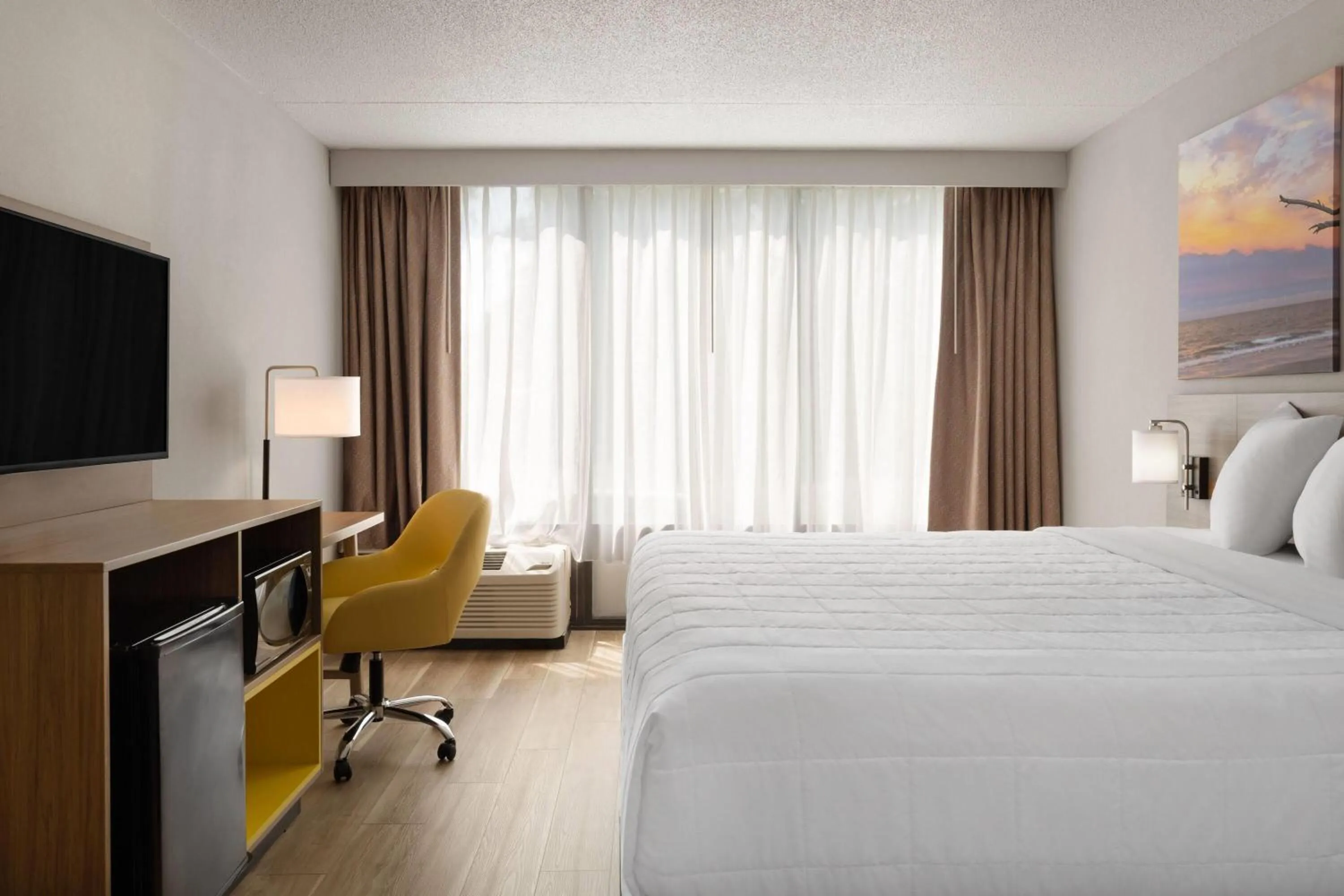 Photo of the whole room, Bed in Days Hotel by Wyndham Williamsburg I-64