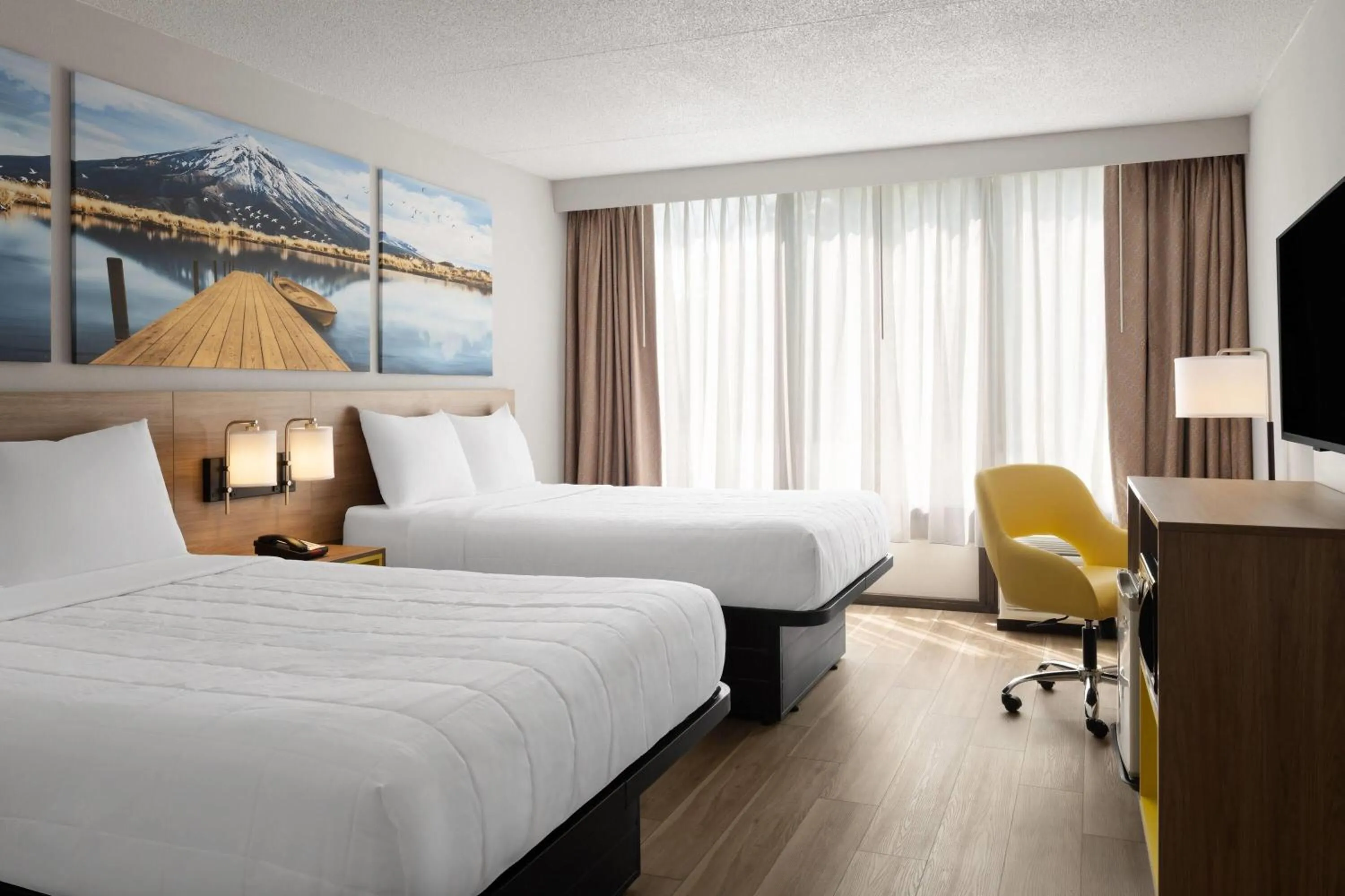 Photo of the whole room, Bed in Days Hotel by Wyndham Williamsburg I-64