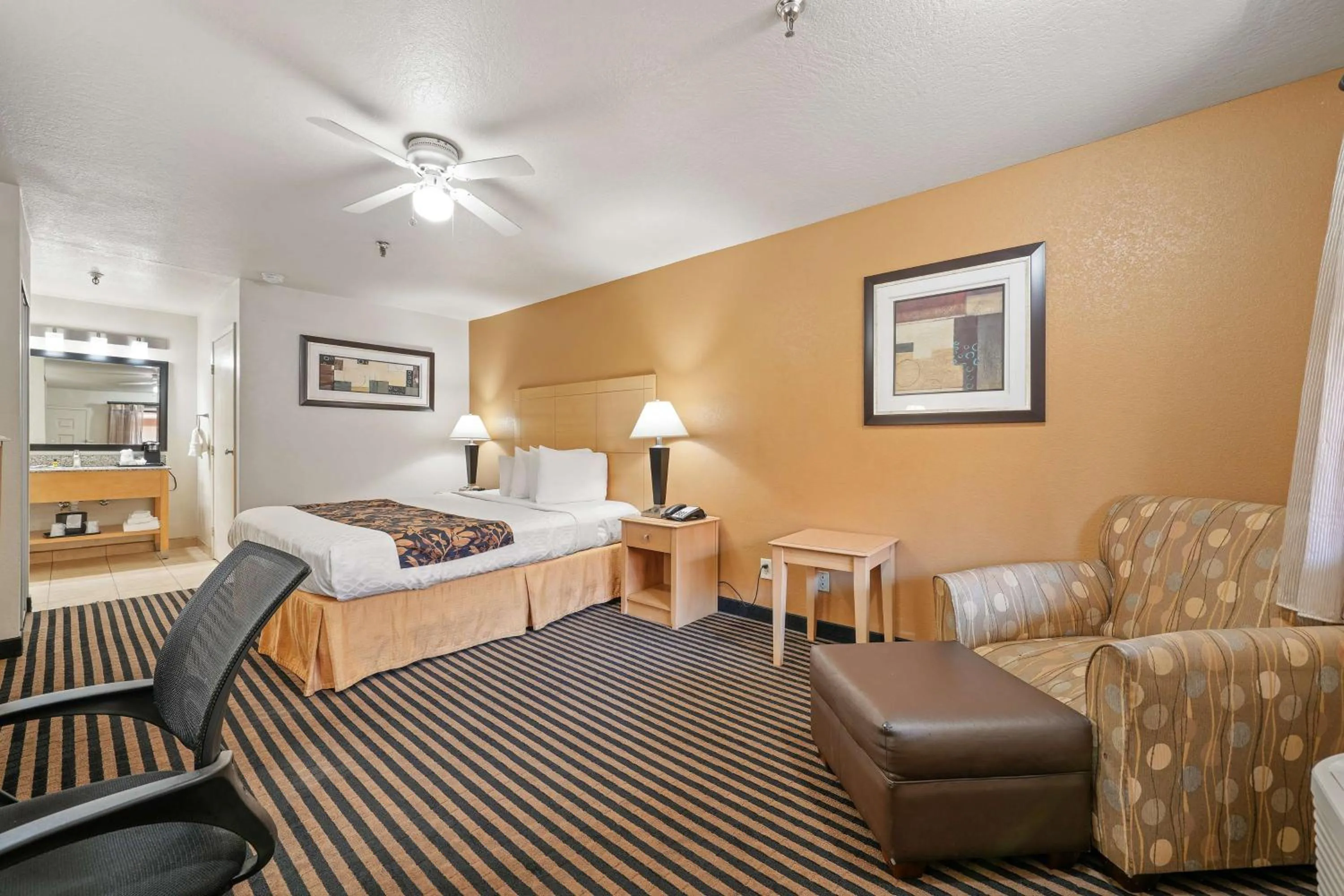 Bedroom, Bed in Best Western Plus Executive Inn & Suites
