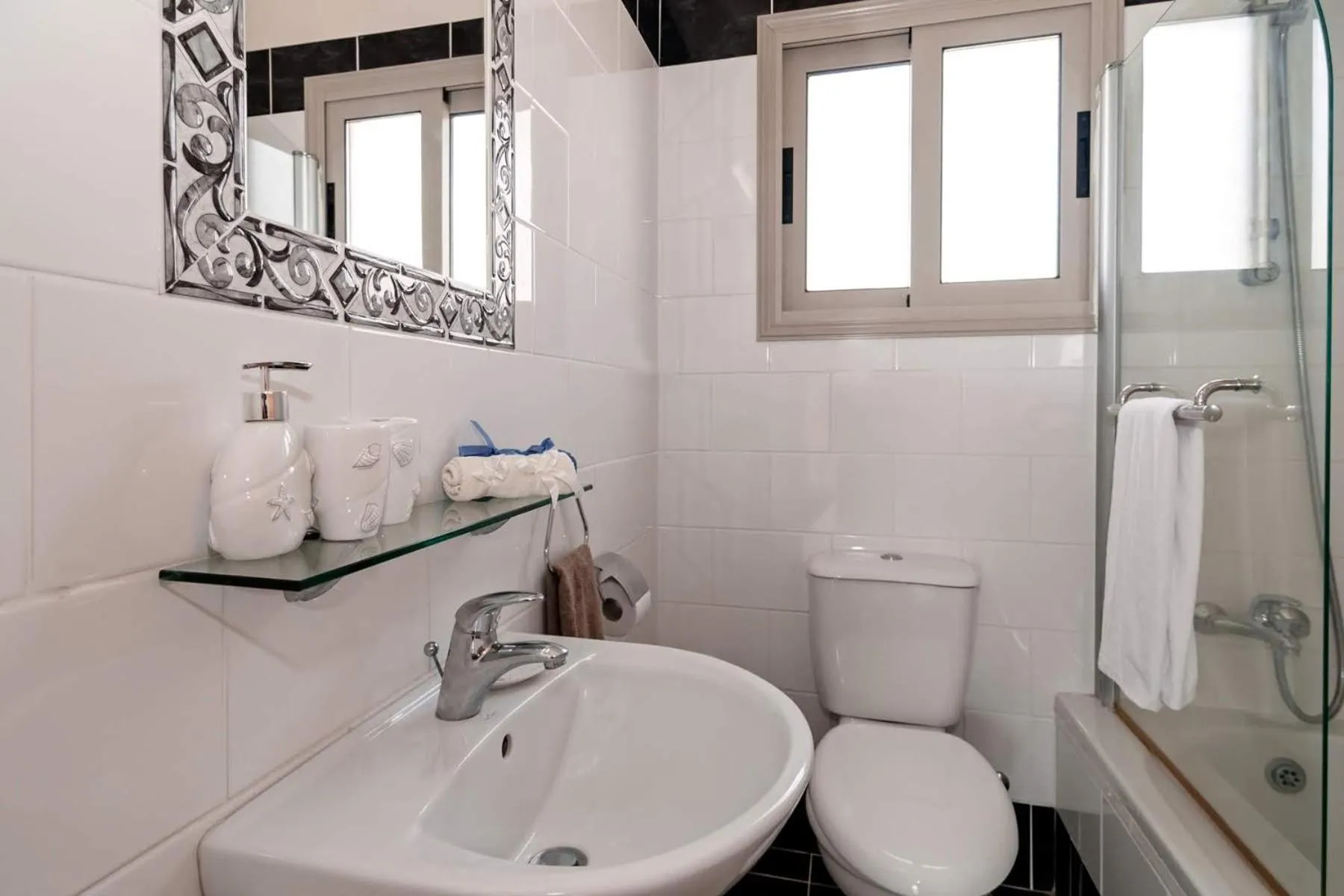 Shower in Villa Puccini: Luxury villa with private pool