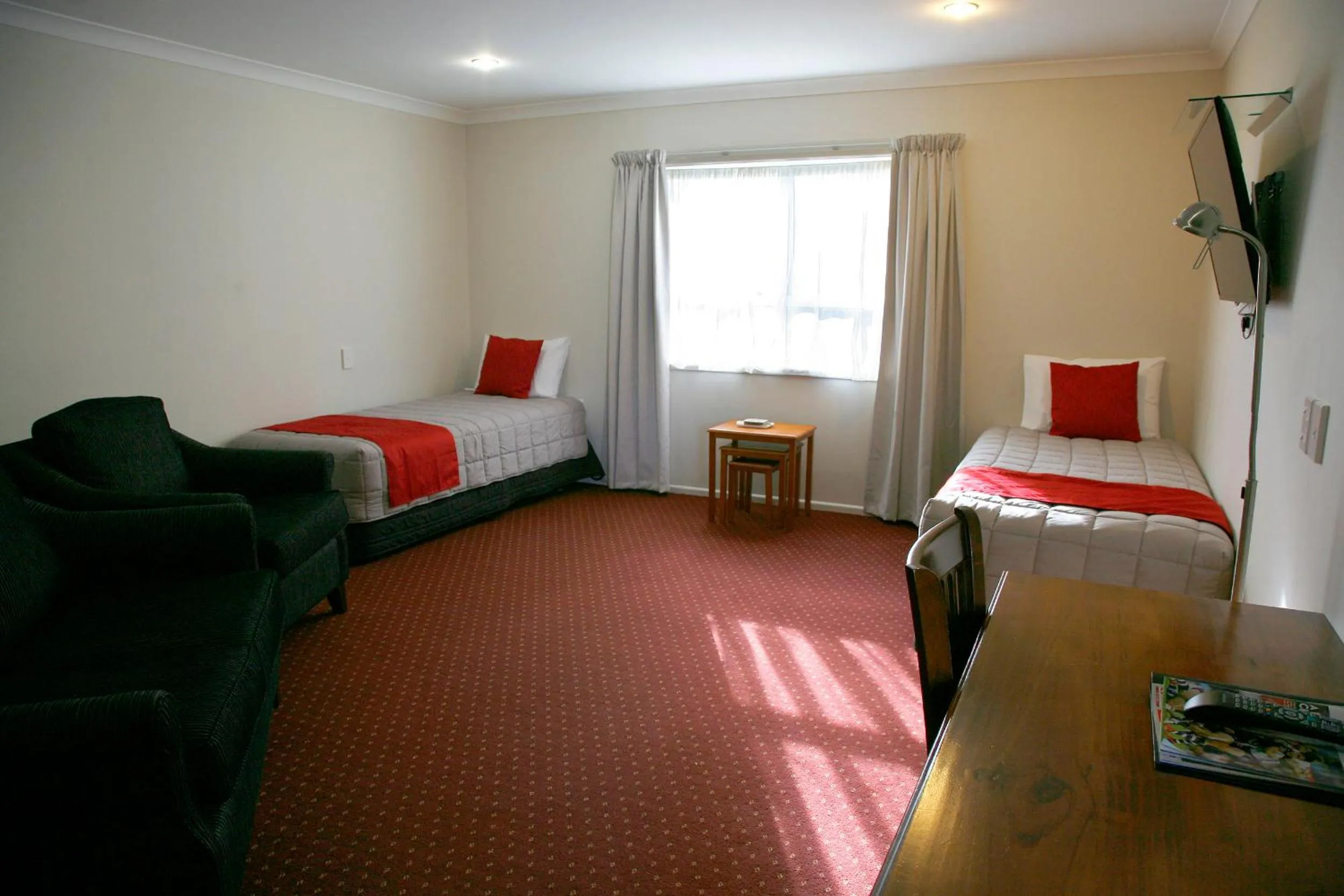 Bedroom, Bed in Touchwood Motor Lodge