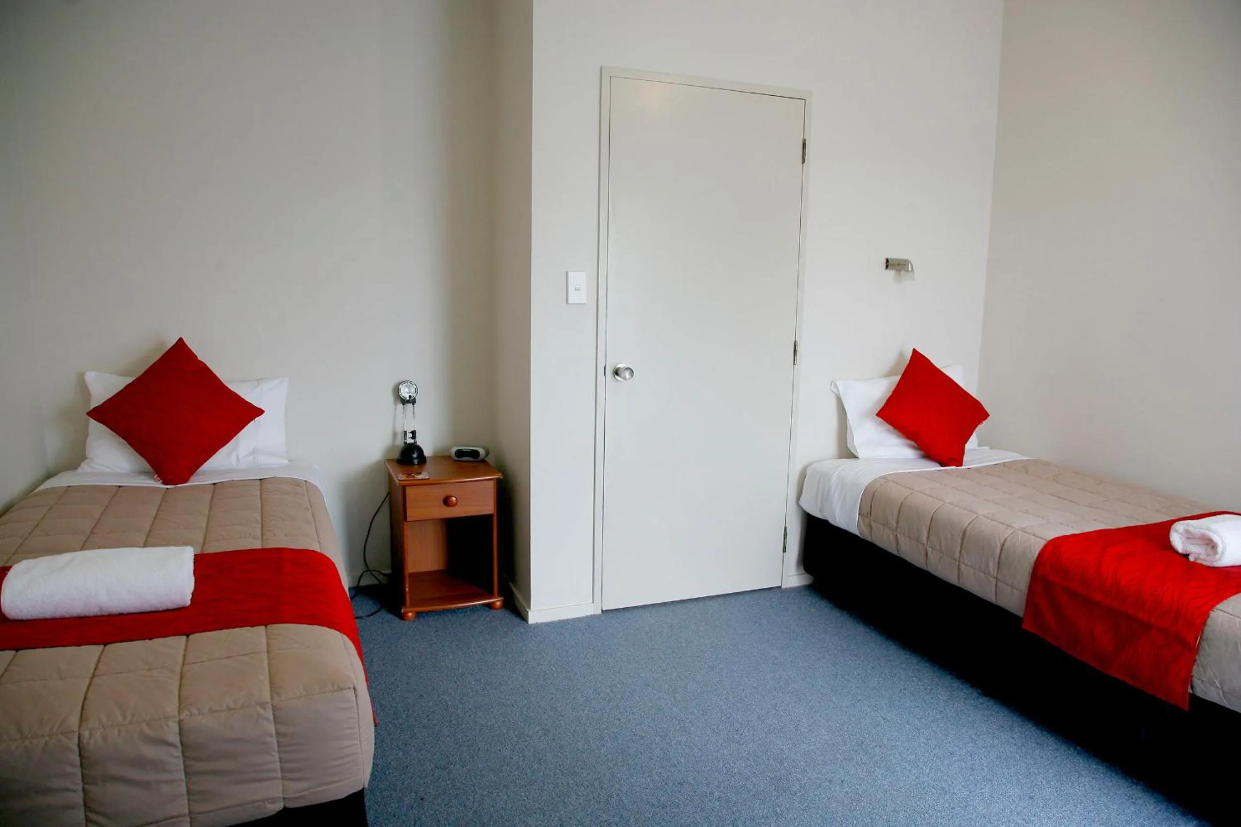 Bedroom, Bed in Touchwood Motor Lodge