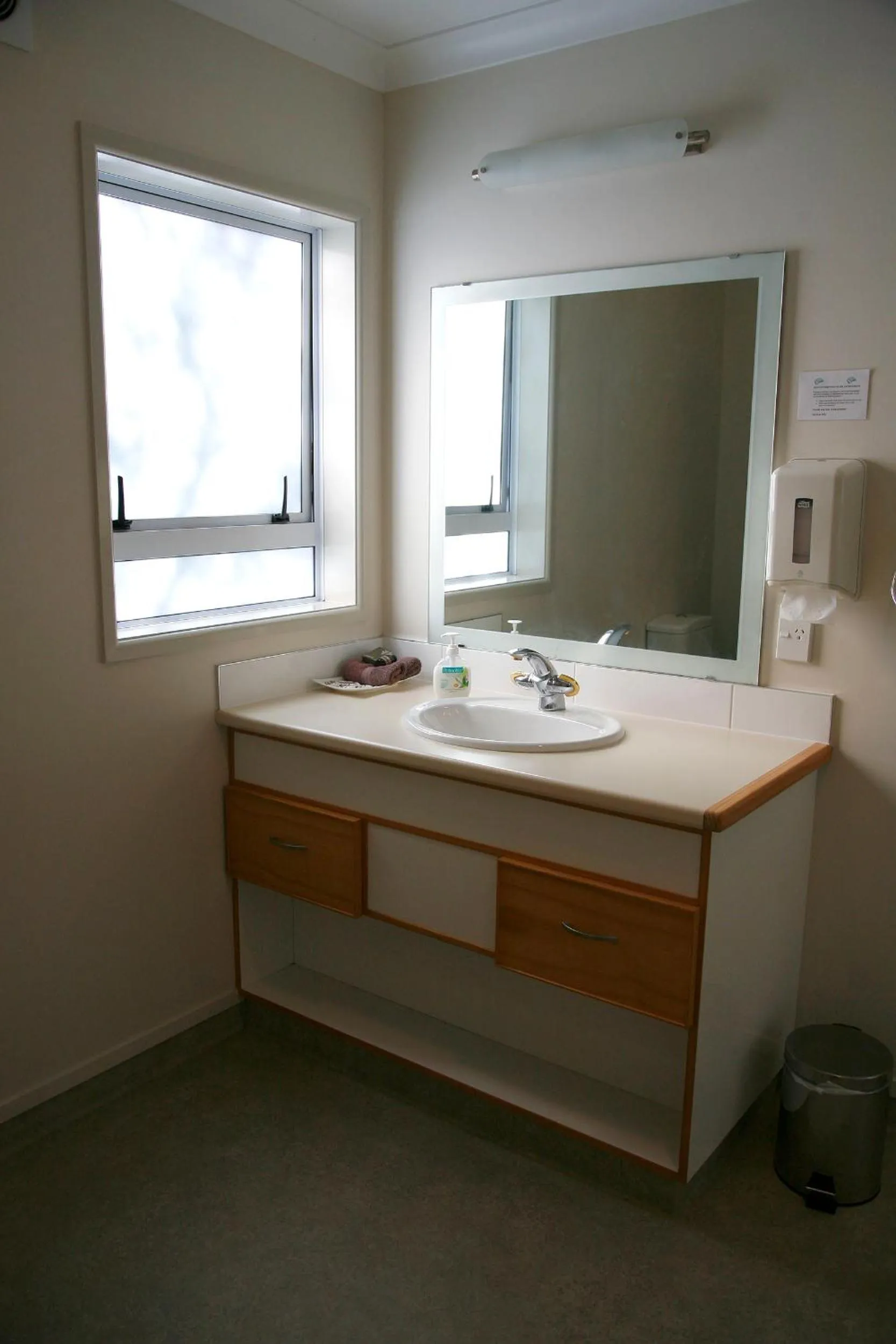 Bathroom in Touchwood Motor Lodge