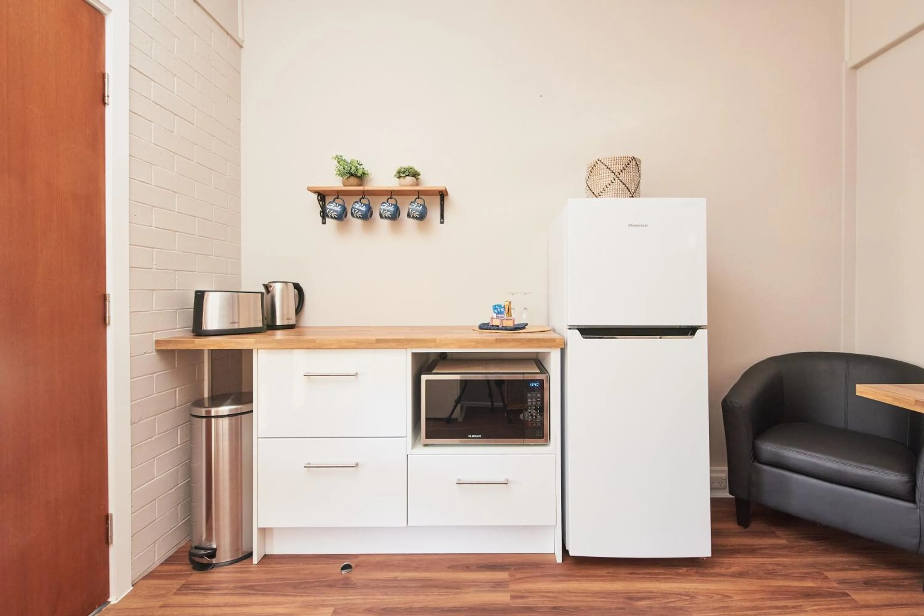 Kitchen or kitchenette in Ruthven Street Motor Inn