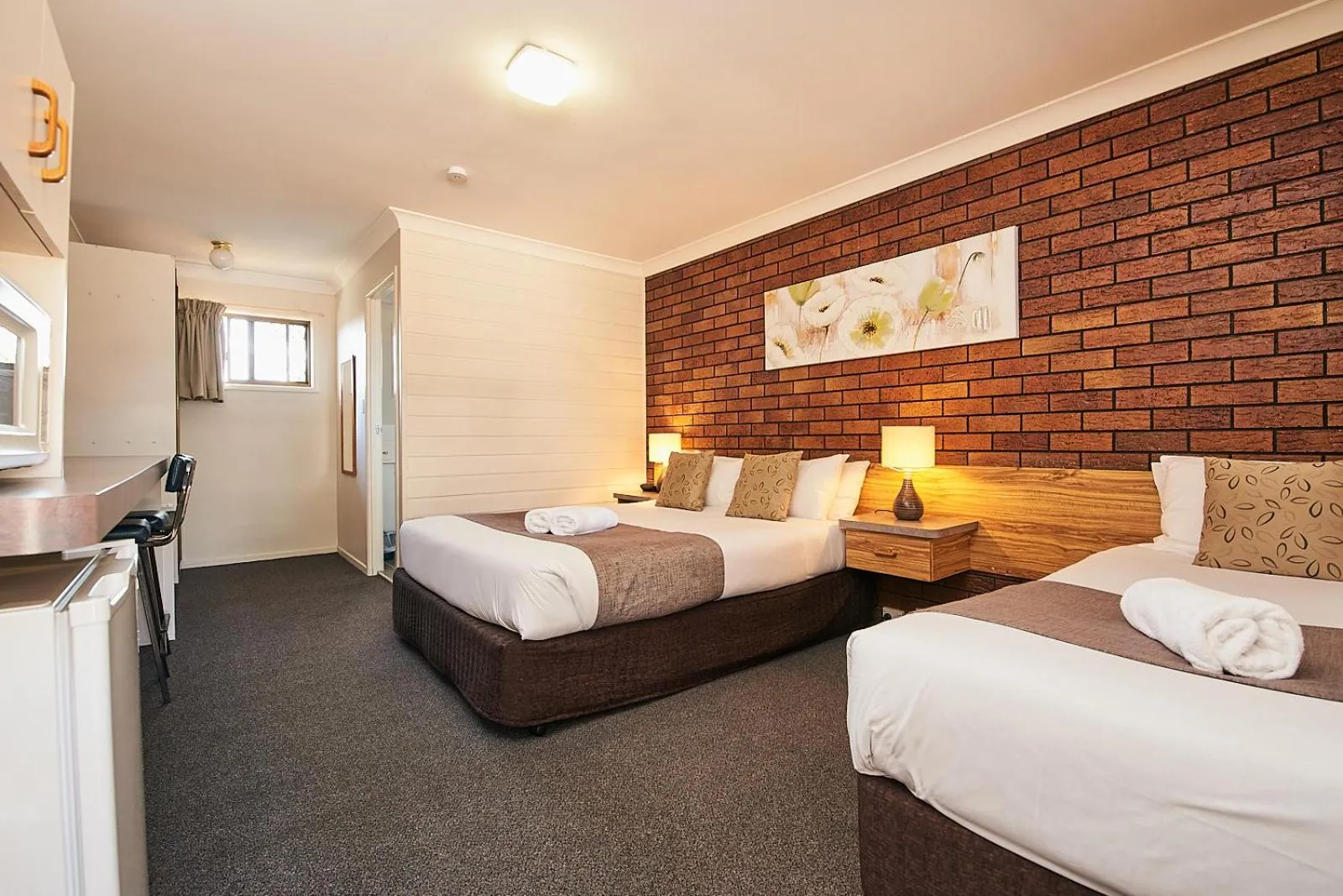 View (from property/room), Bed in Ruthven Street Motor Inn