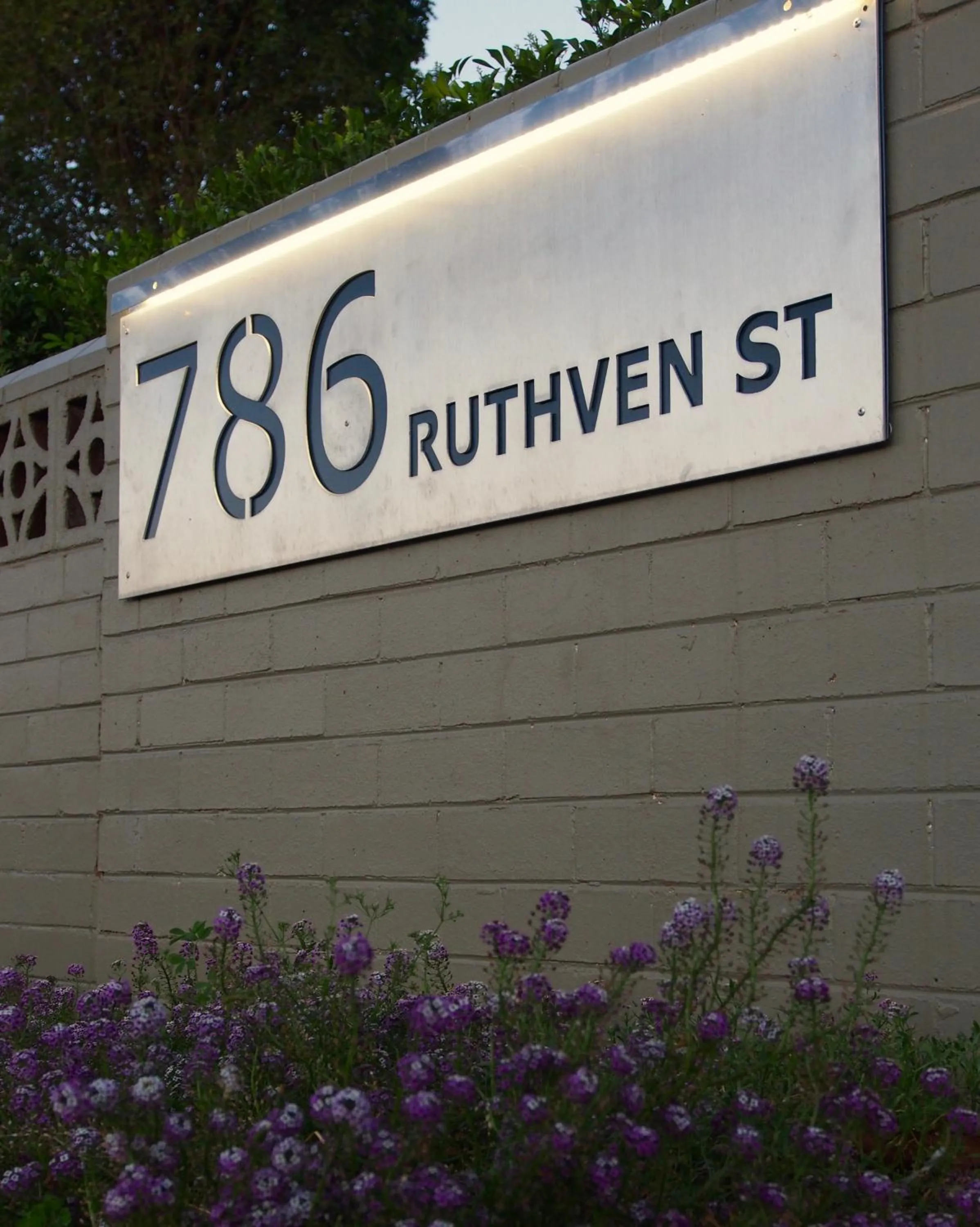 Property building in Ruthven Street Motor Inn